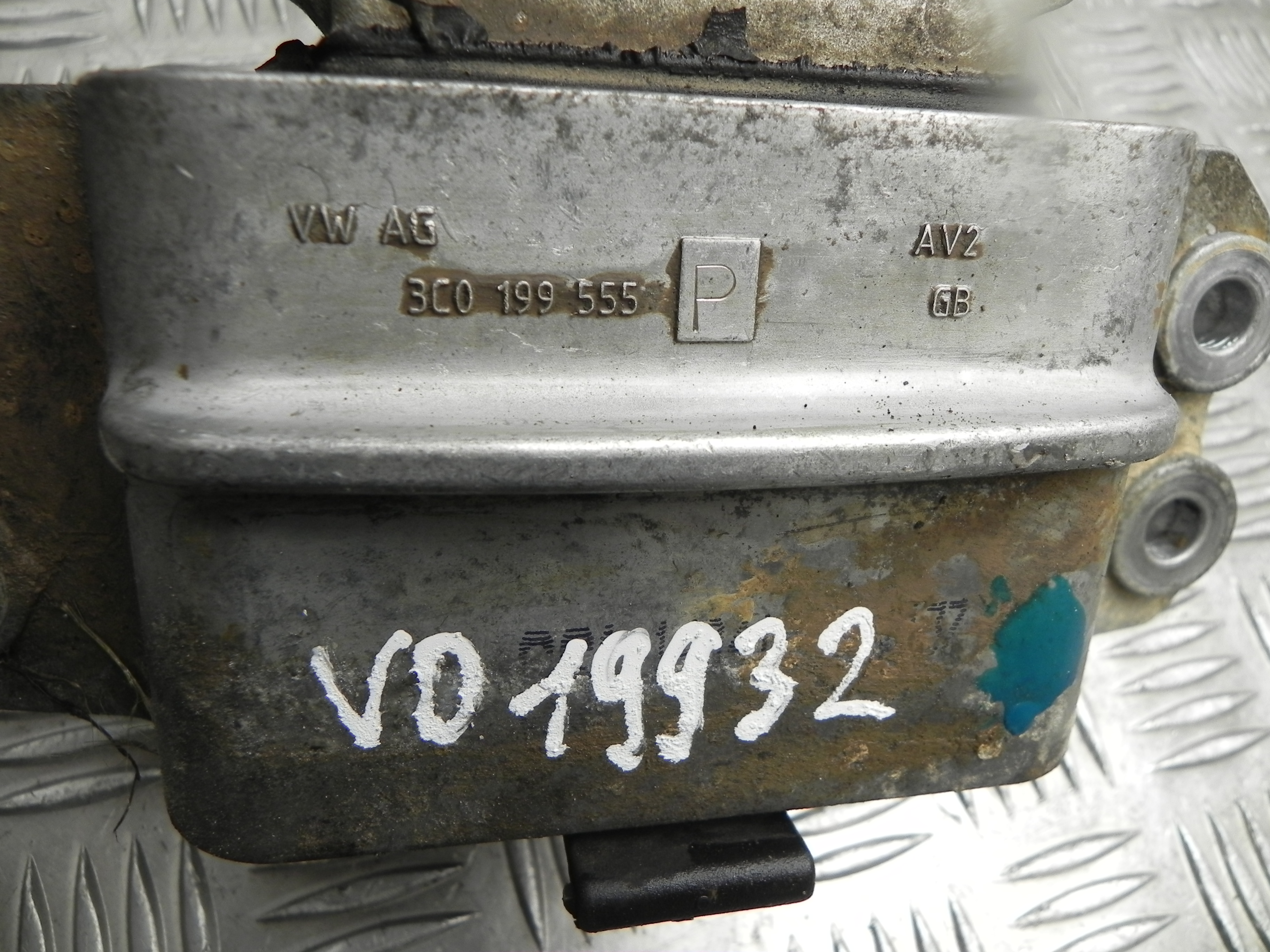 VOLKSWAGEN Passat B7 (2010-2015) Kitos variklio skyriaus detalės 3C0199555P 23441695