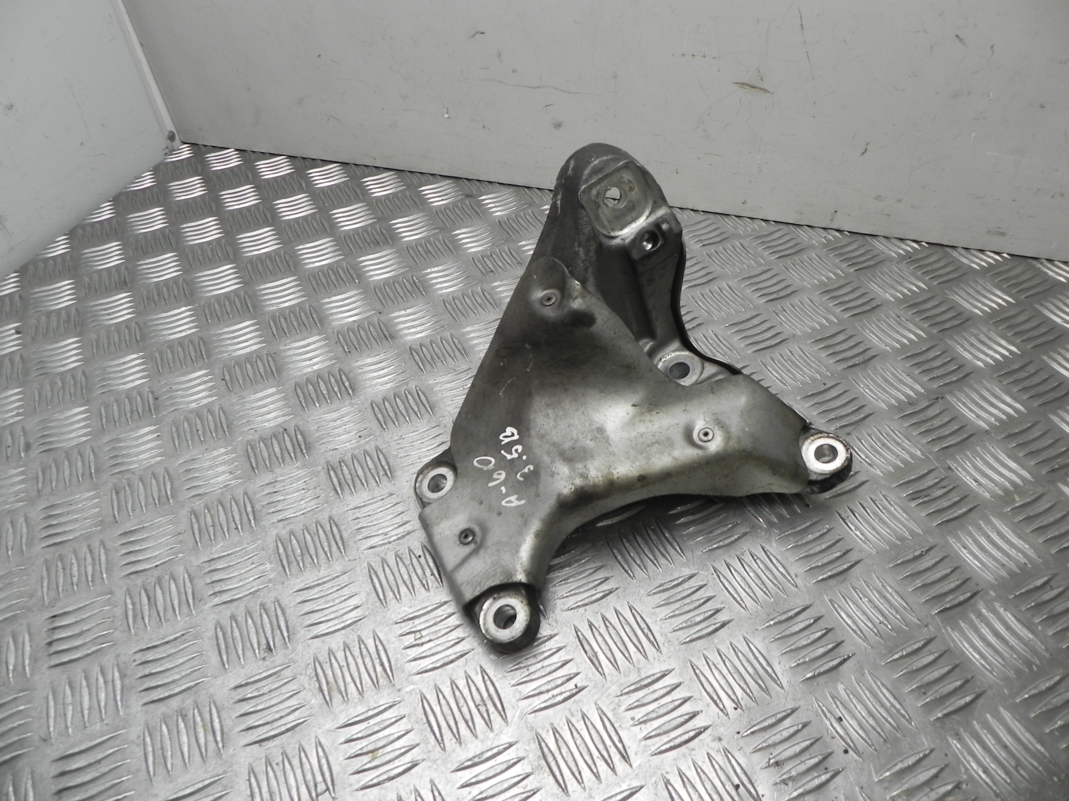 BMW 3 Series E90/E91/E92/E93 (2004-2013) Exhaust Hanger Bracket 6772156 23442184