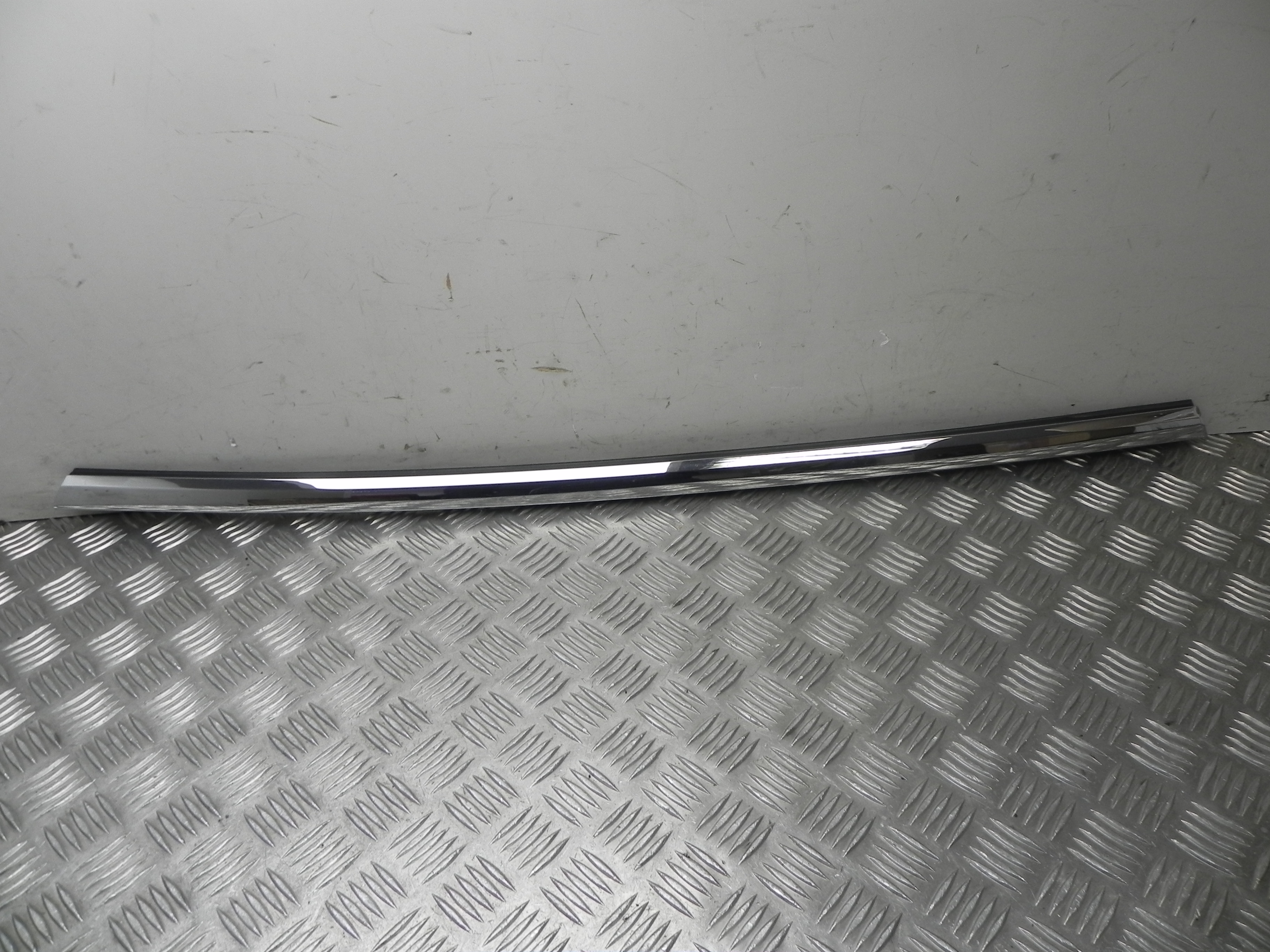 TESLA Model S 1 generation (2012-2024) Вертикальная отделка передней правой двери 649 23476664