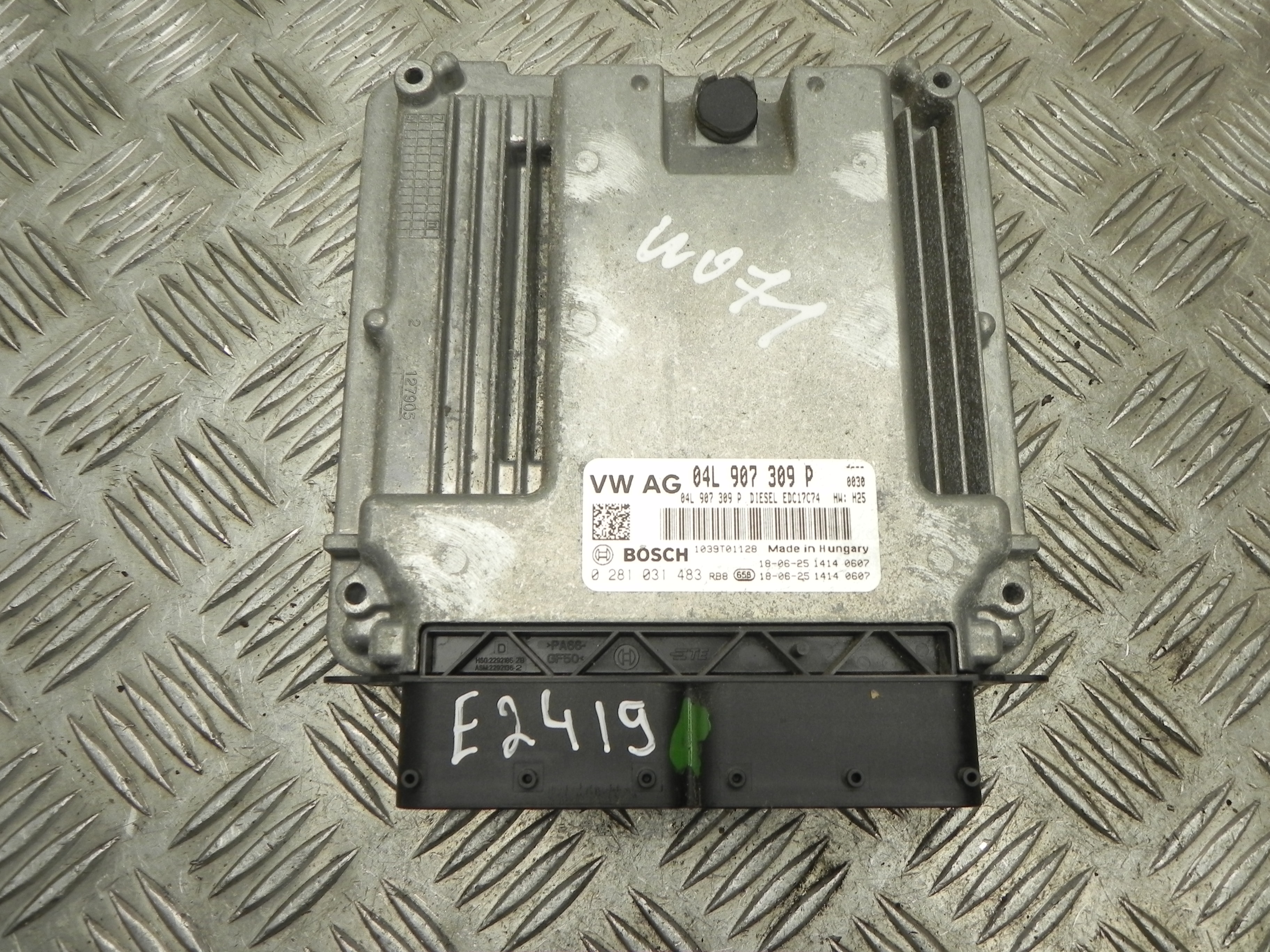 SKODA Superb 3 generation (2015-2023) Engine Control Unit ECU 04L907309P 23462508