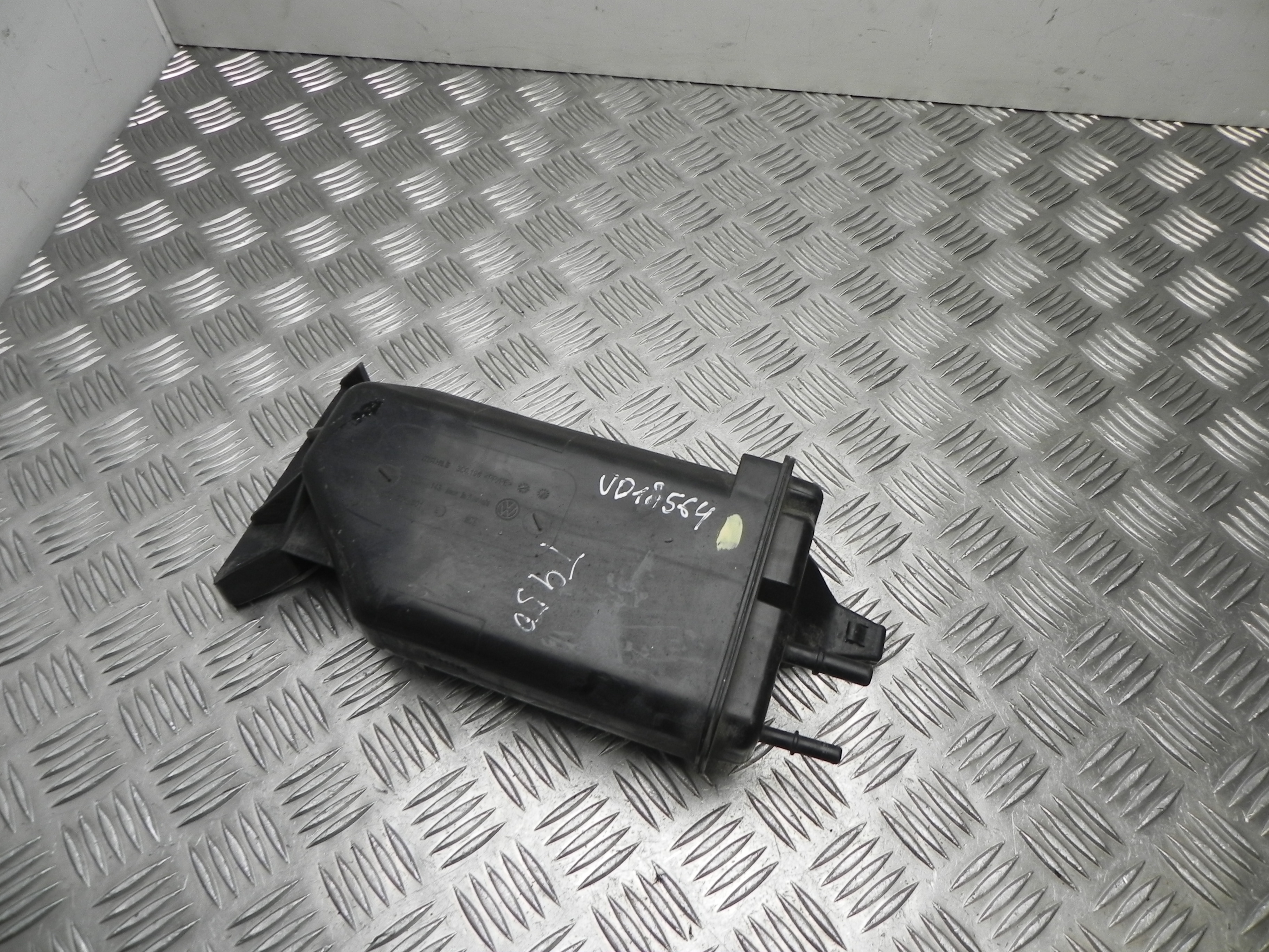 AUDI Q3 8U (2011-2020) Vacuum tank 3C0201801E 23429629