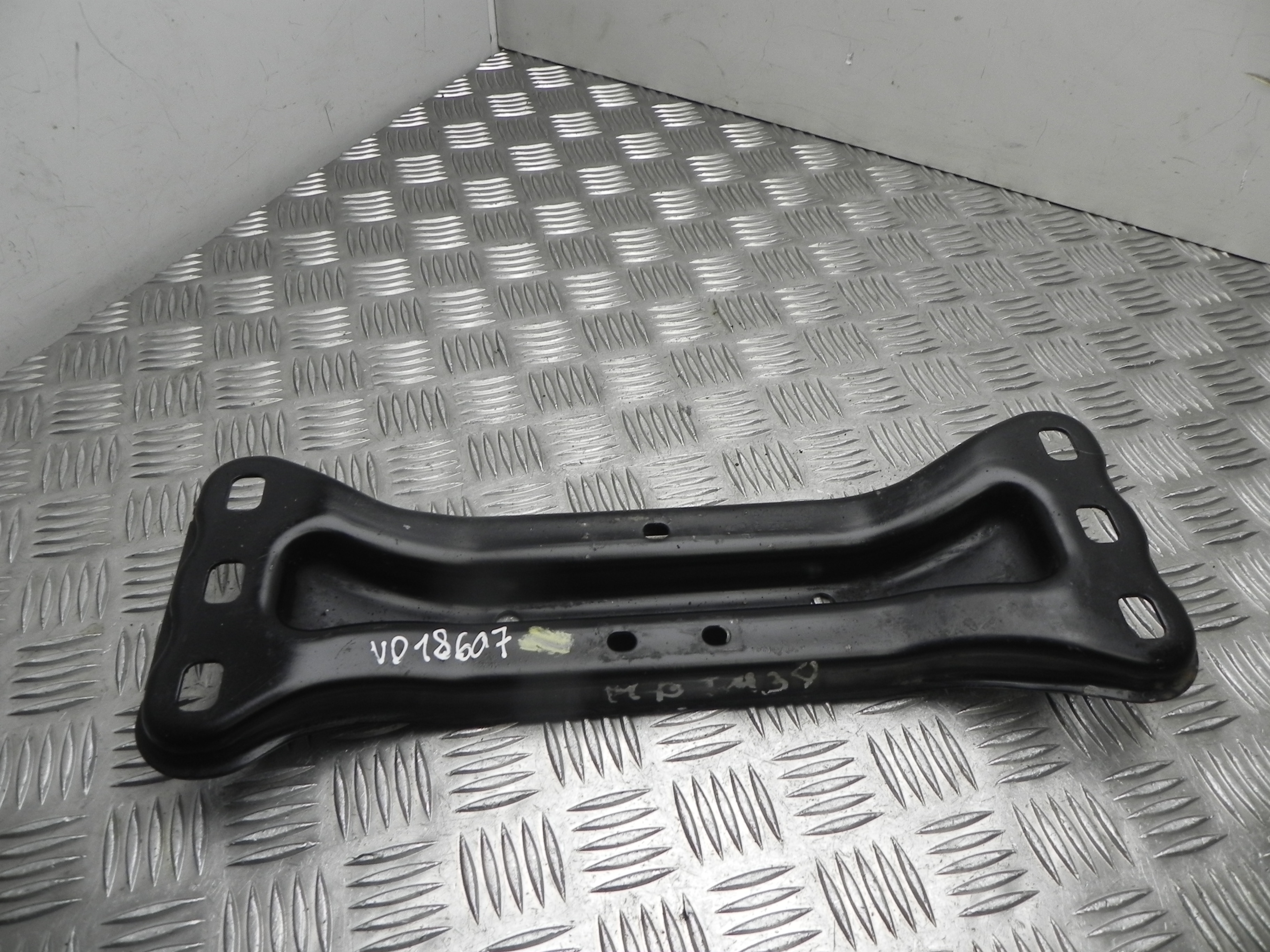 MERCEDES-BENZ C-Class W204/S204/C204 (2004-2015) Other Interior Parts A2042422501 23429676