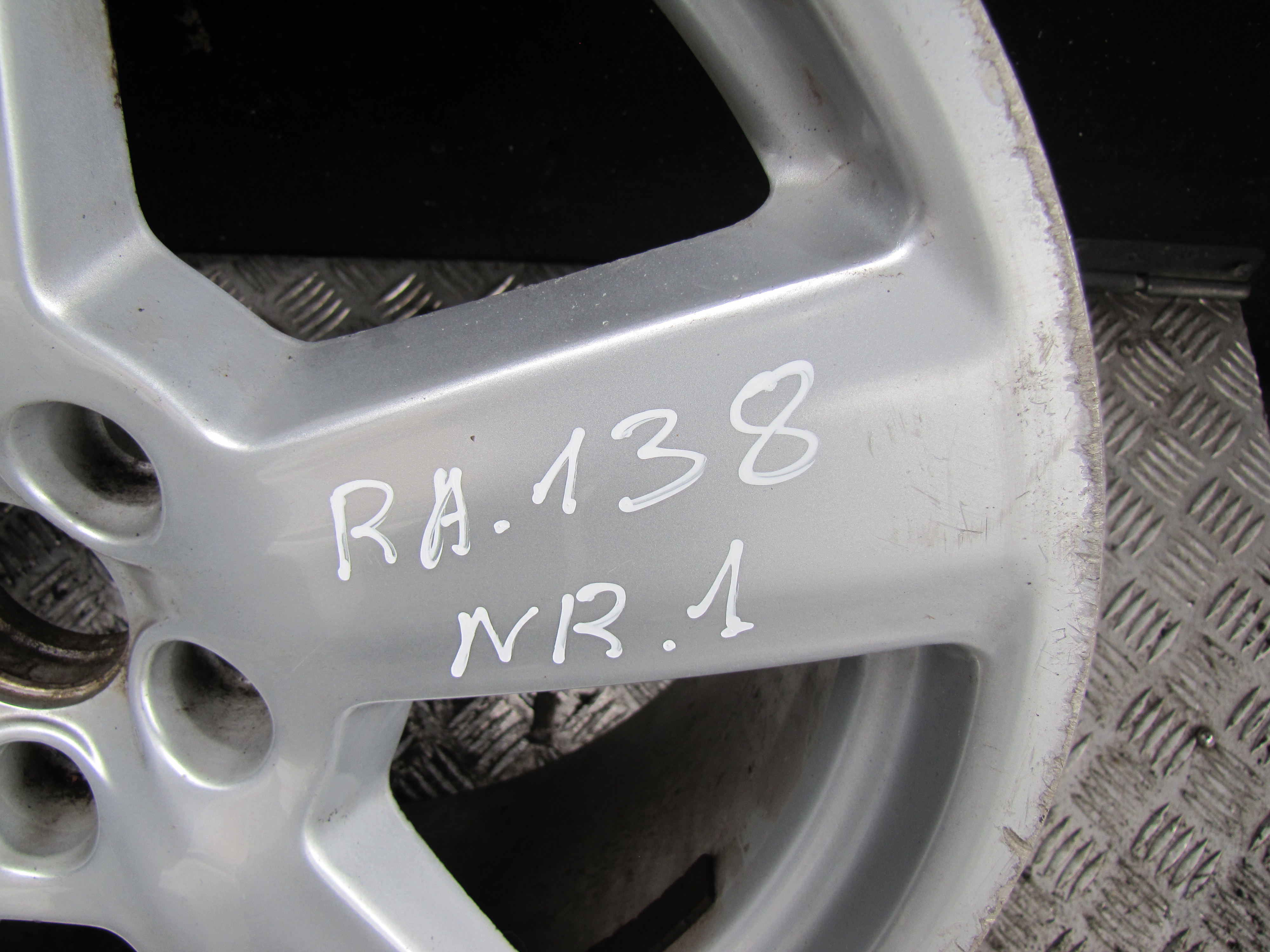 AUDI A6 C6/4F (2004-2011) Ratlankis (ratas) 23427598