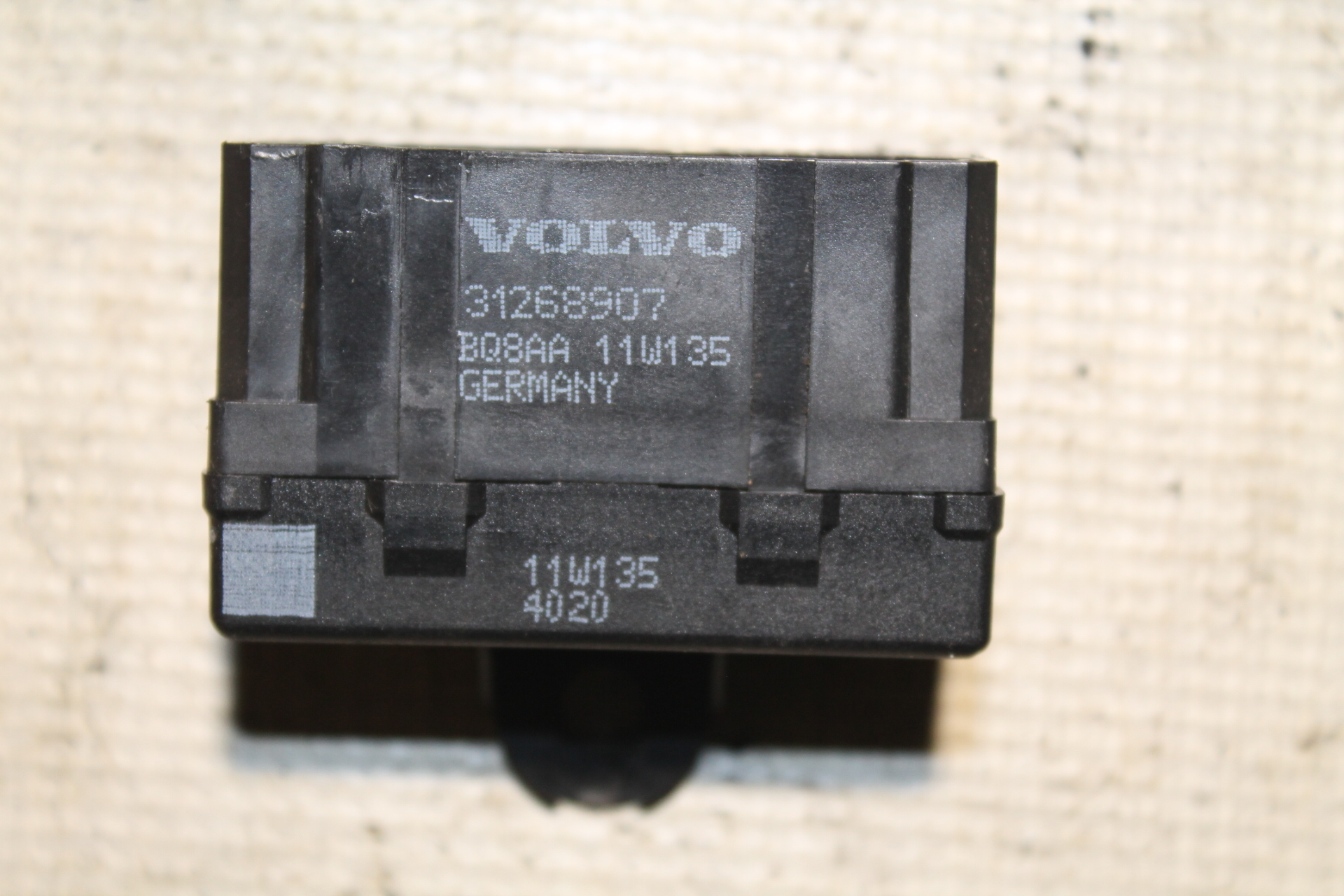 VOLVO S60 2 generation (2010-2020) Seat heating relay 31268907 25073528