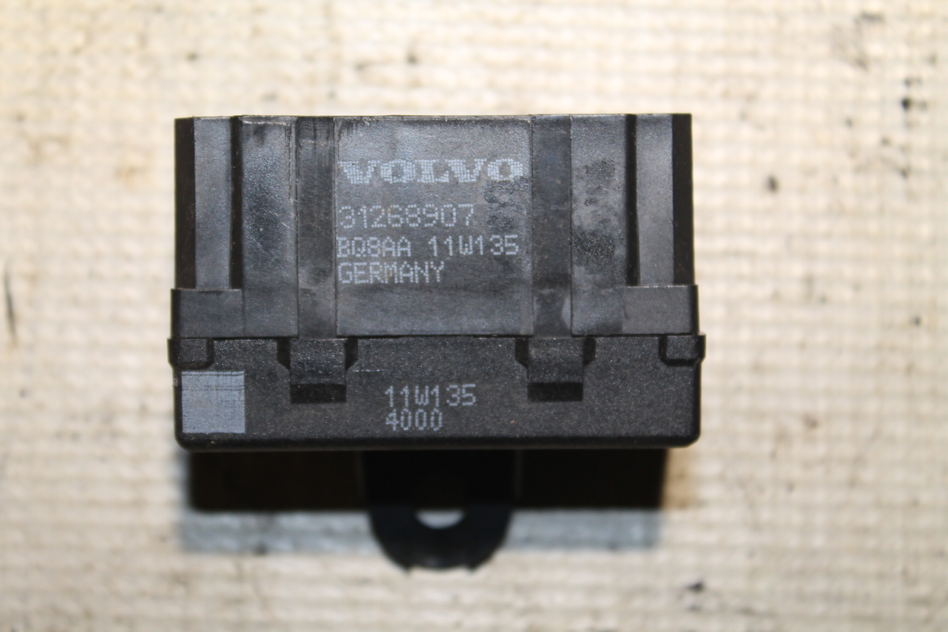 VOLVO S60 2 generation (2010-2020) Seat heating relay 31268907 25073523