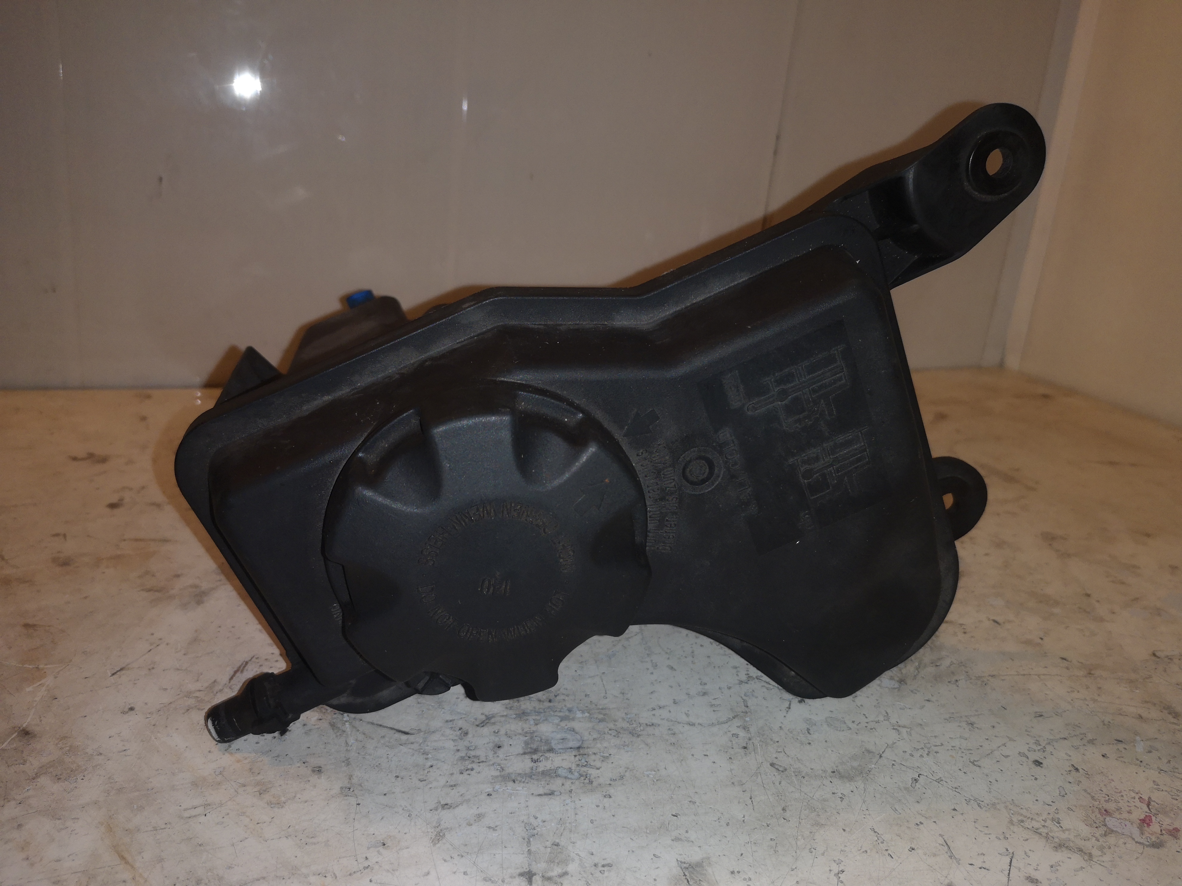 BMW 1 Series E81/E82/E87/E88 (2004-2013) Coolant Expansion Tank Reservoir 781059202 23446448