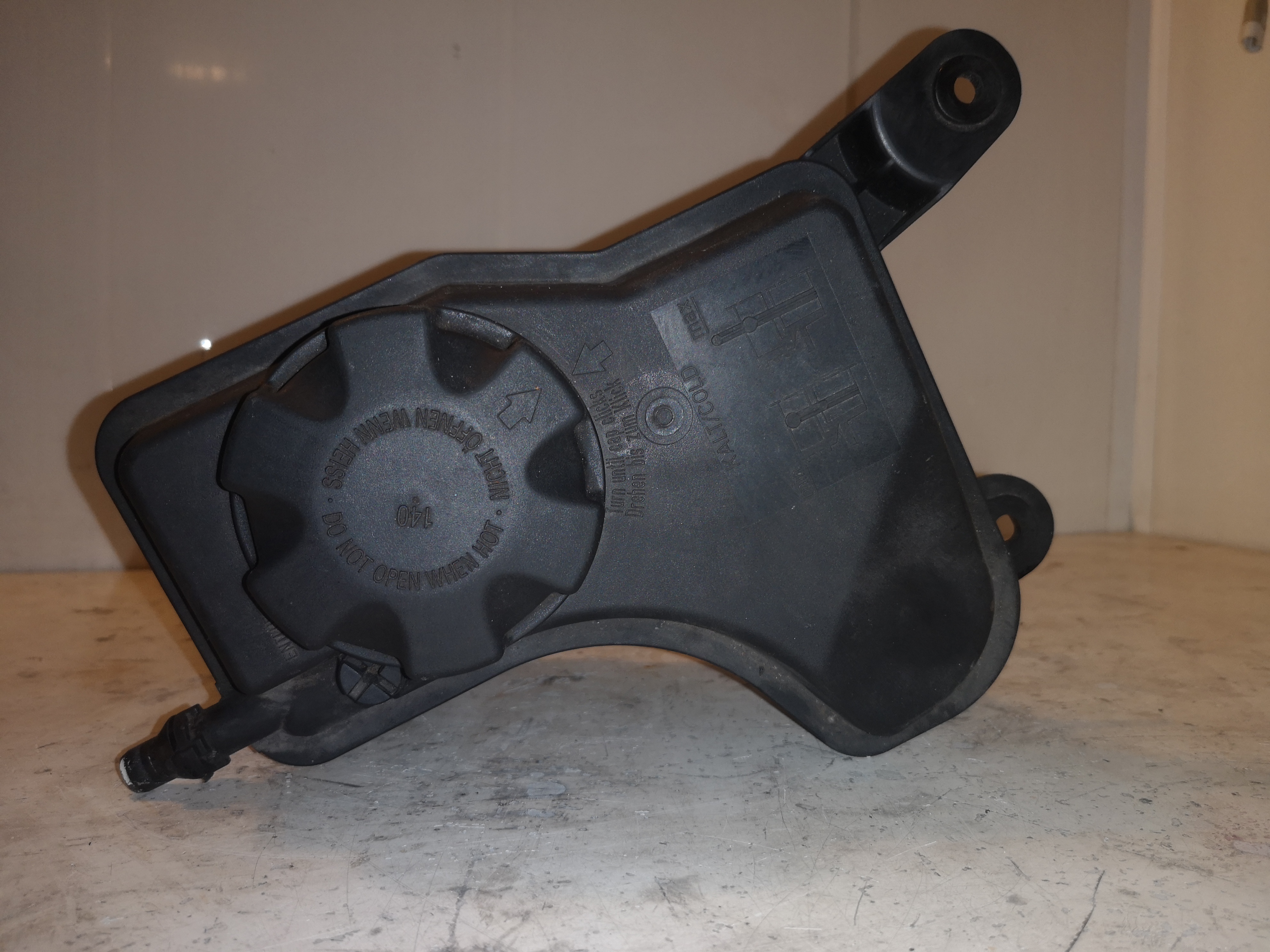 BMW 1 Series E81/E82/E87/E88 (2004-2013) Aušinimo skysčio išsiplėtimo bakelis 781059202 23446448