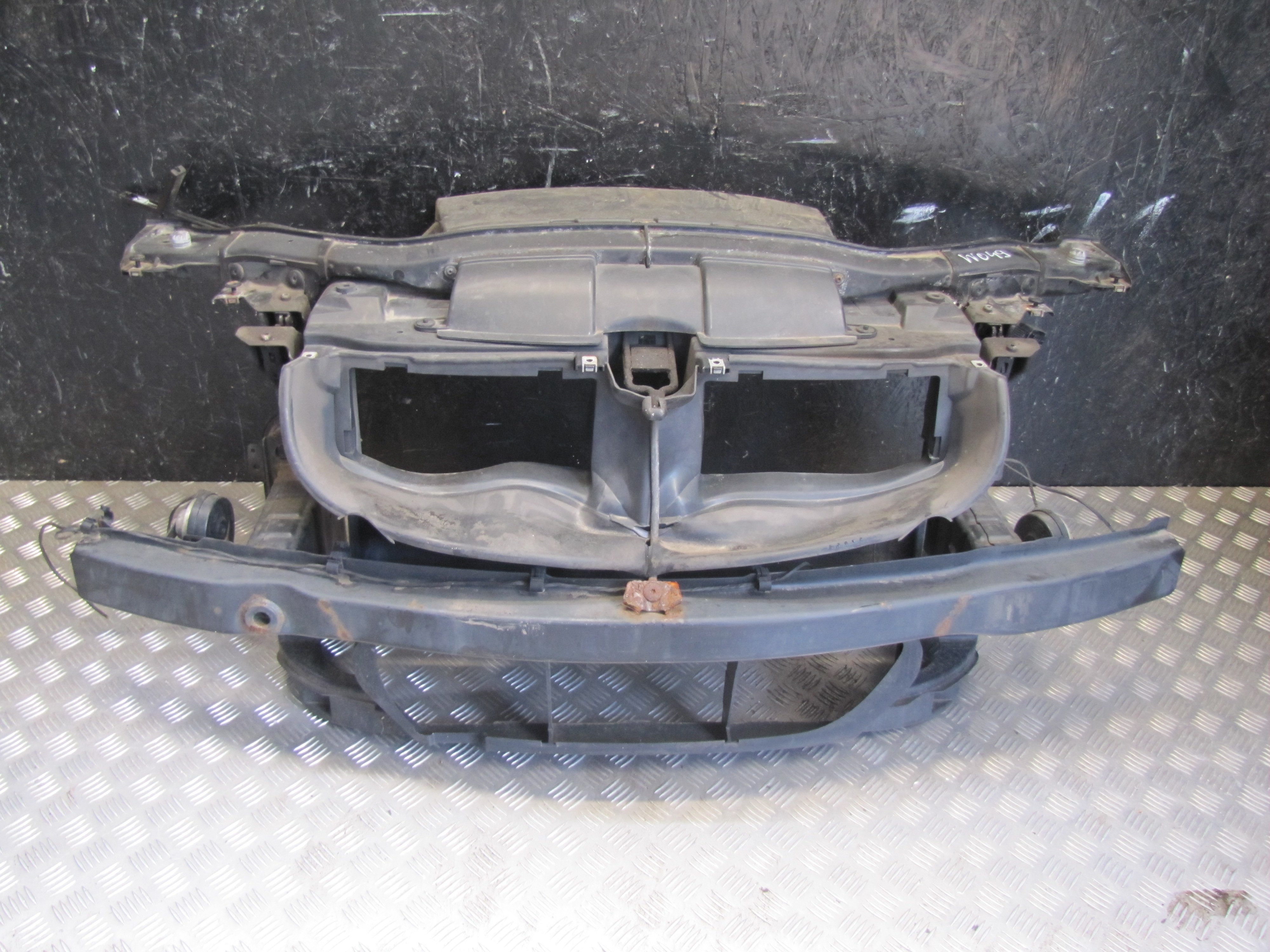 BMW 3 Series E90/E91/E92/E93 (2004-2013) Televizoriaus komplektas (radiatorių panelė) 714664516 23449718