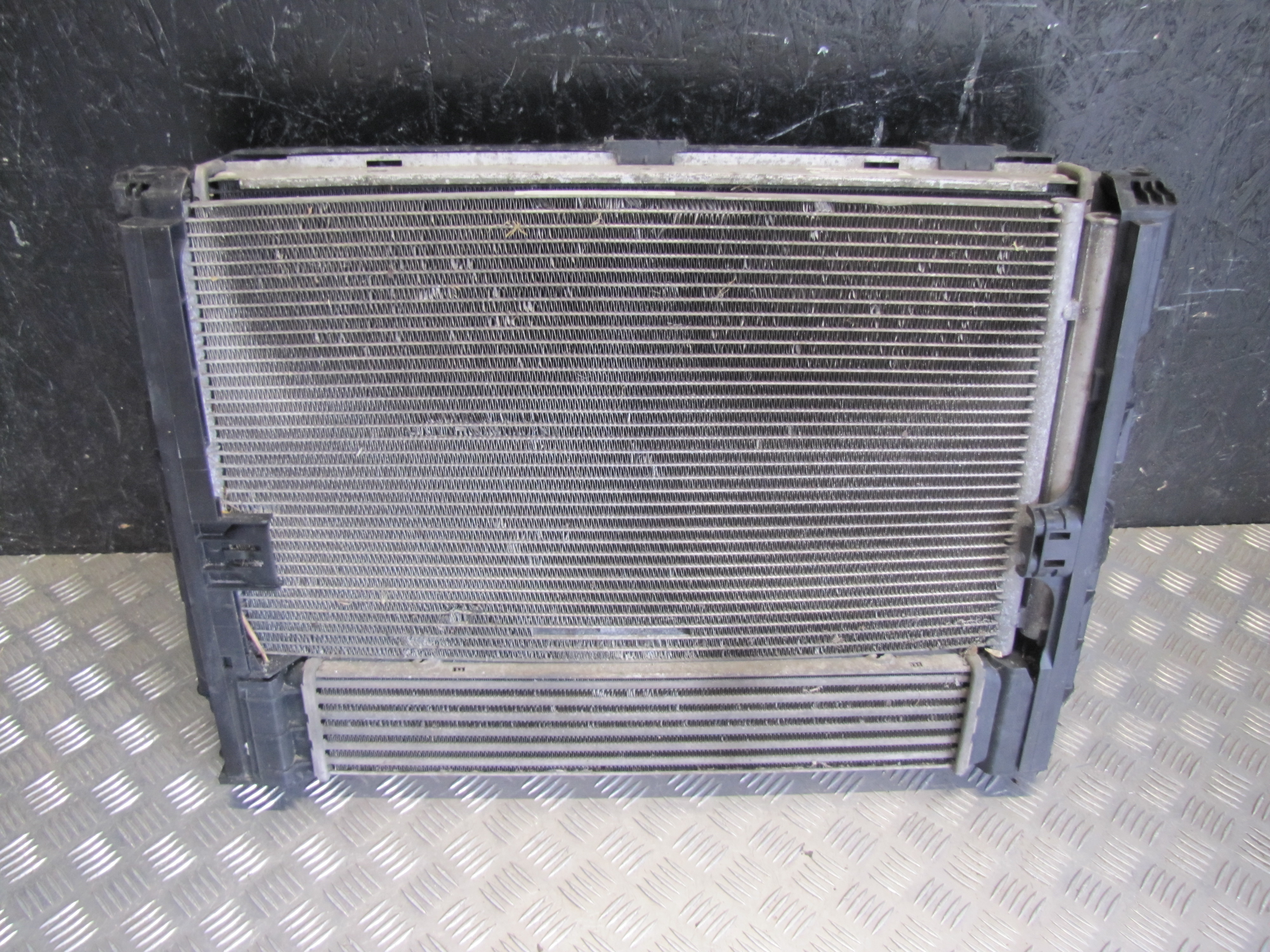 BMW 1 Series E81/E82/E87/E88 (2004-2013) Aušinimo radiatorius 23449831