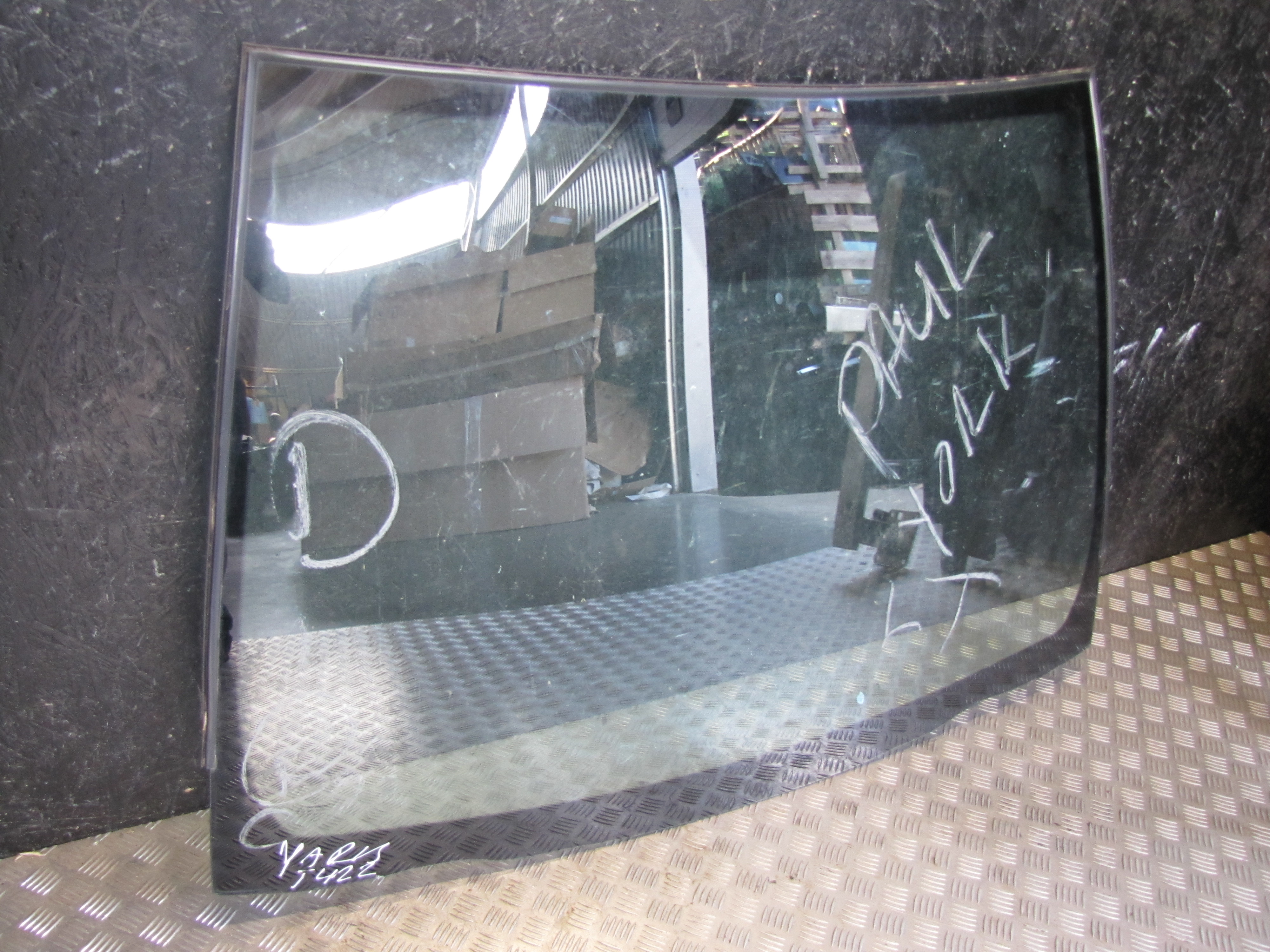 TOYOTA Yaris 3 generation (2010-2019) Front Windshield 23450124