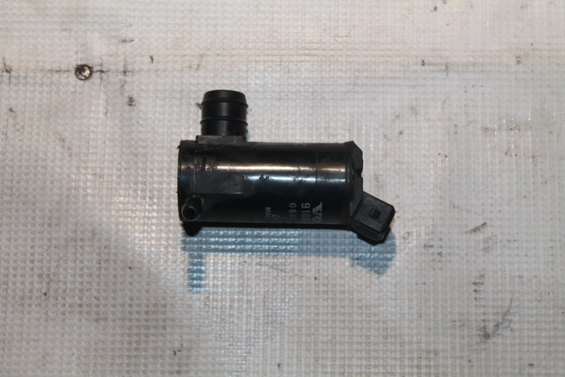 VOLVO S60 1 generation (2000-2009) Windshield/windshield washer pump 9169611 24292381