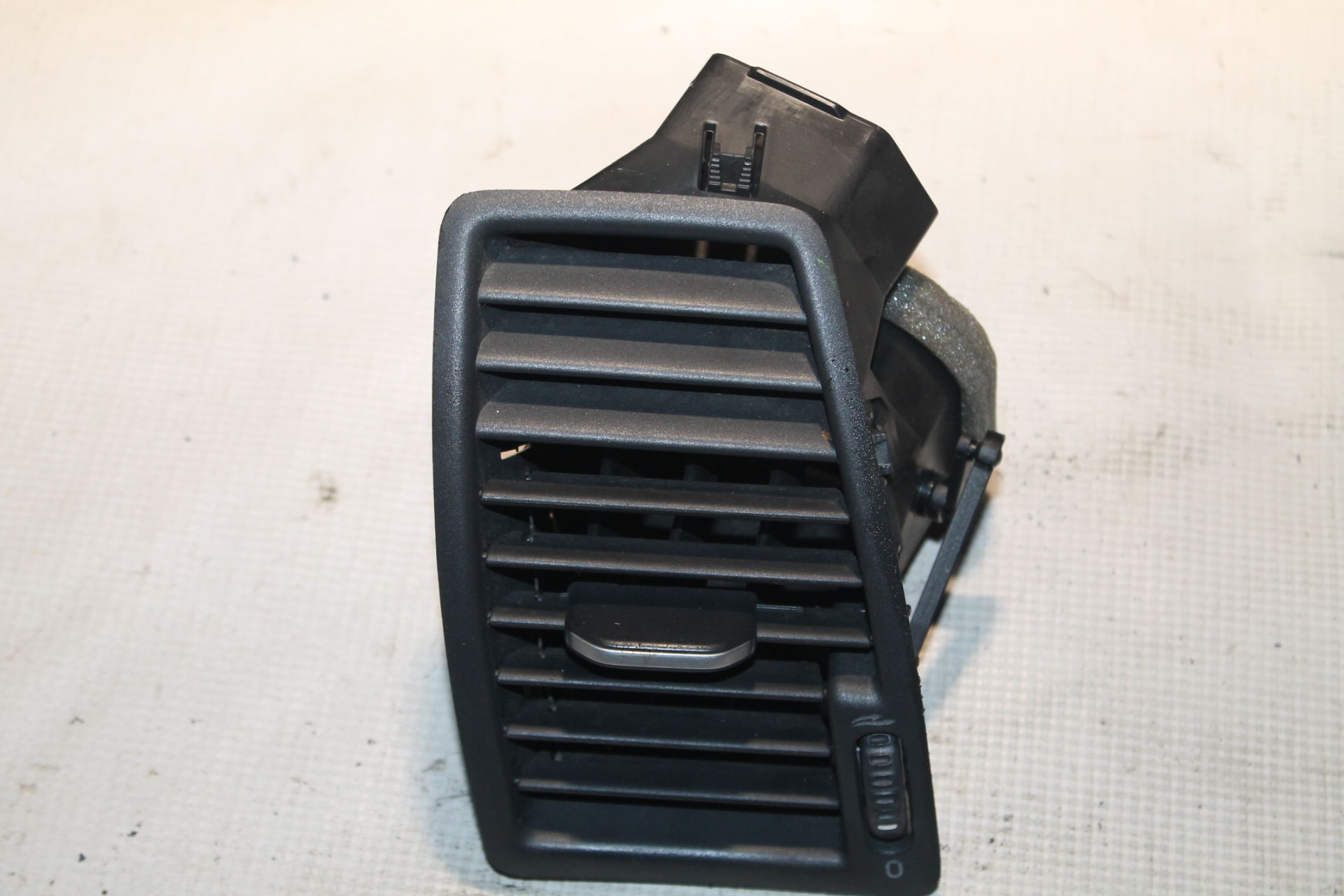 VOLVO XC90 1 generation (2002-2014) Virsbūves ventilācijas restes 3409398 24852209