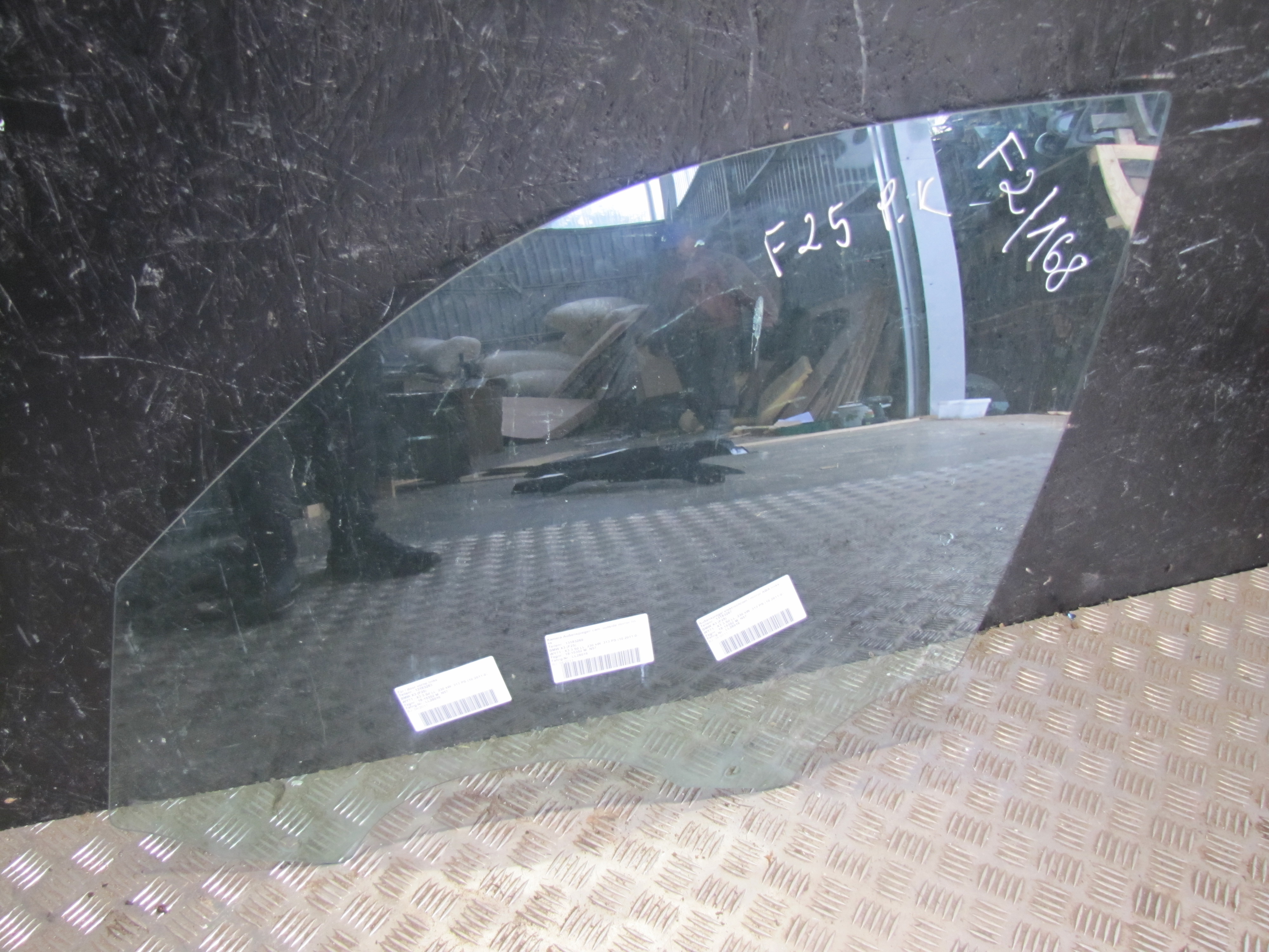 BMW X3 F25 (2010-2017) Priekinių kairių durų stiklas 23433342