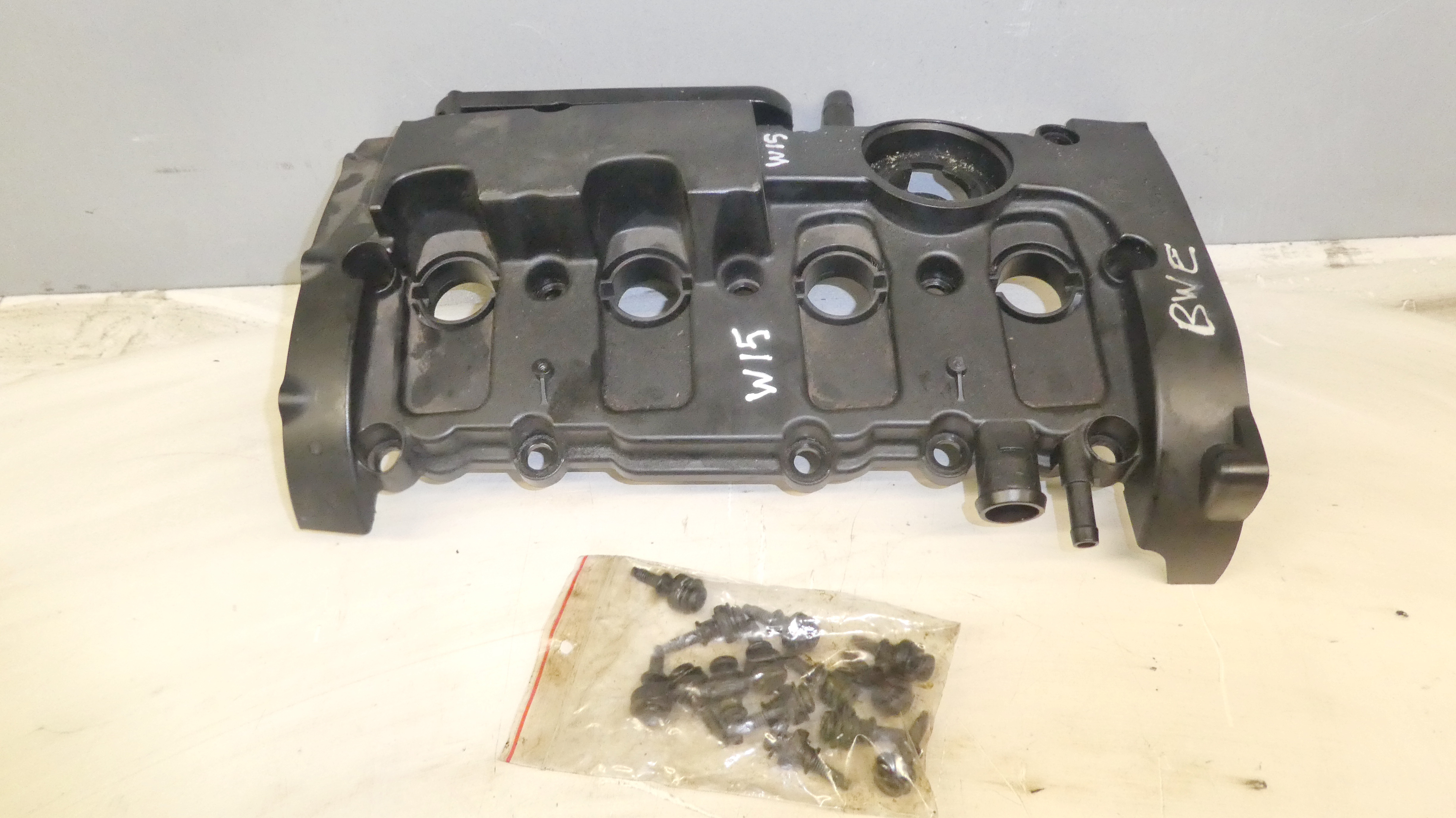 AUDI A4 B7/8E (2004-2008) Valve Cover 06D103469L 23490391