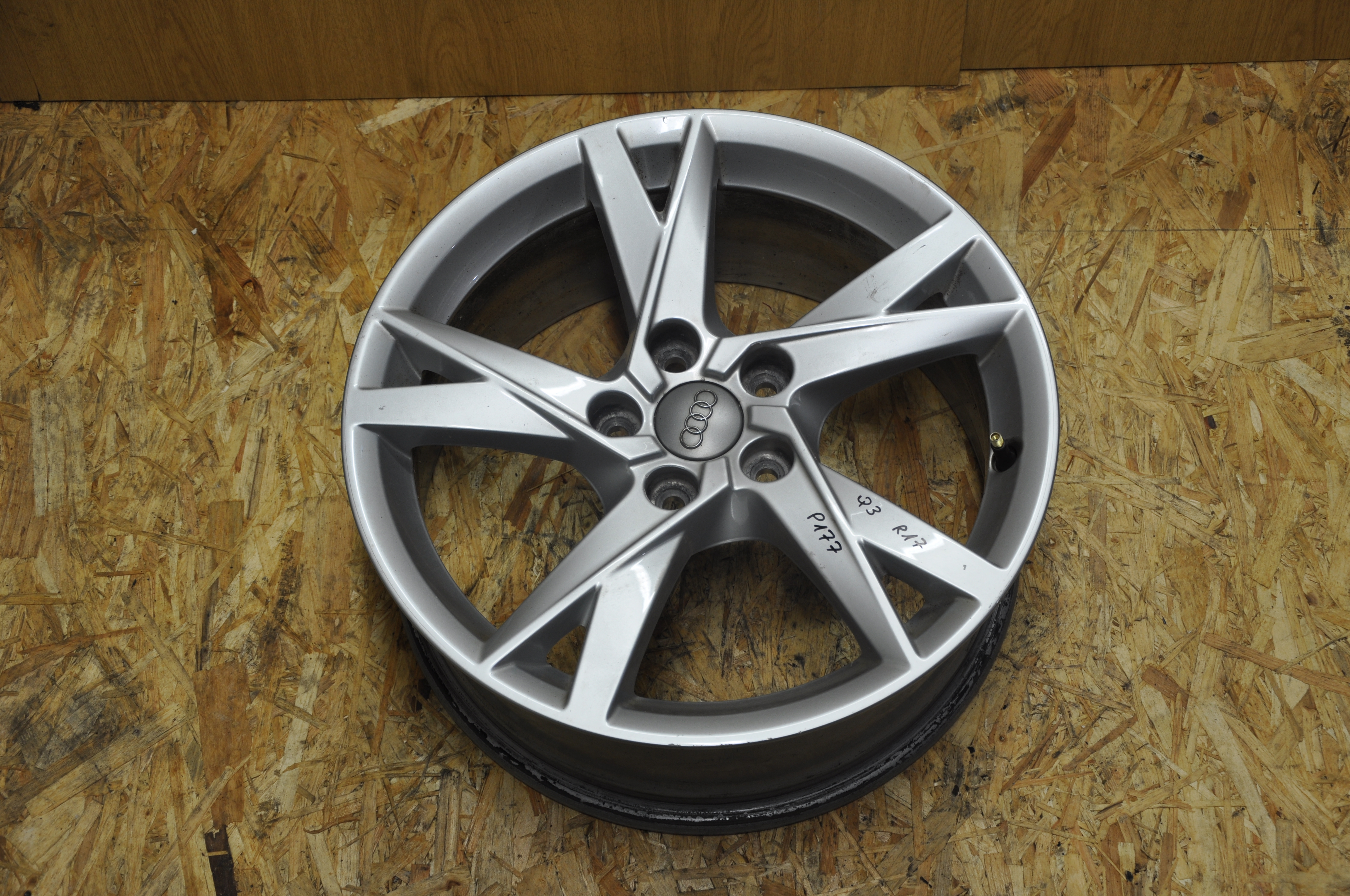 AUDI Q3 8U (2011-2020) Wheel 8U0601025AM 23436609