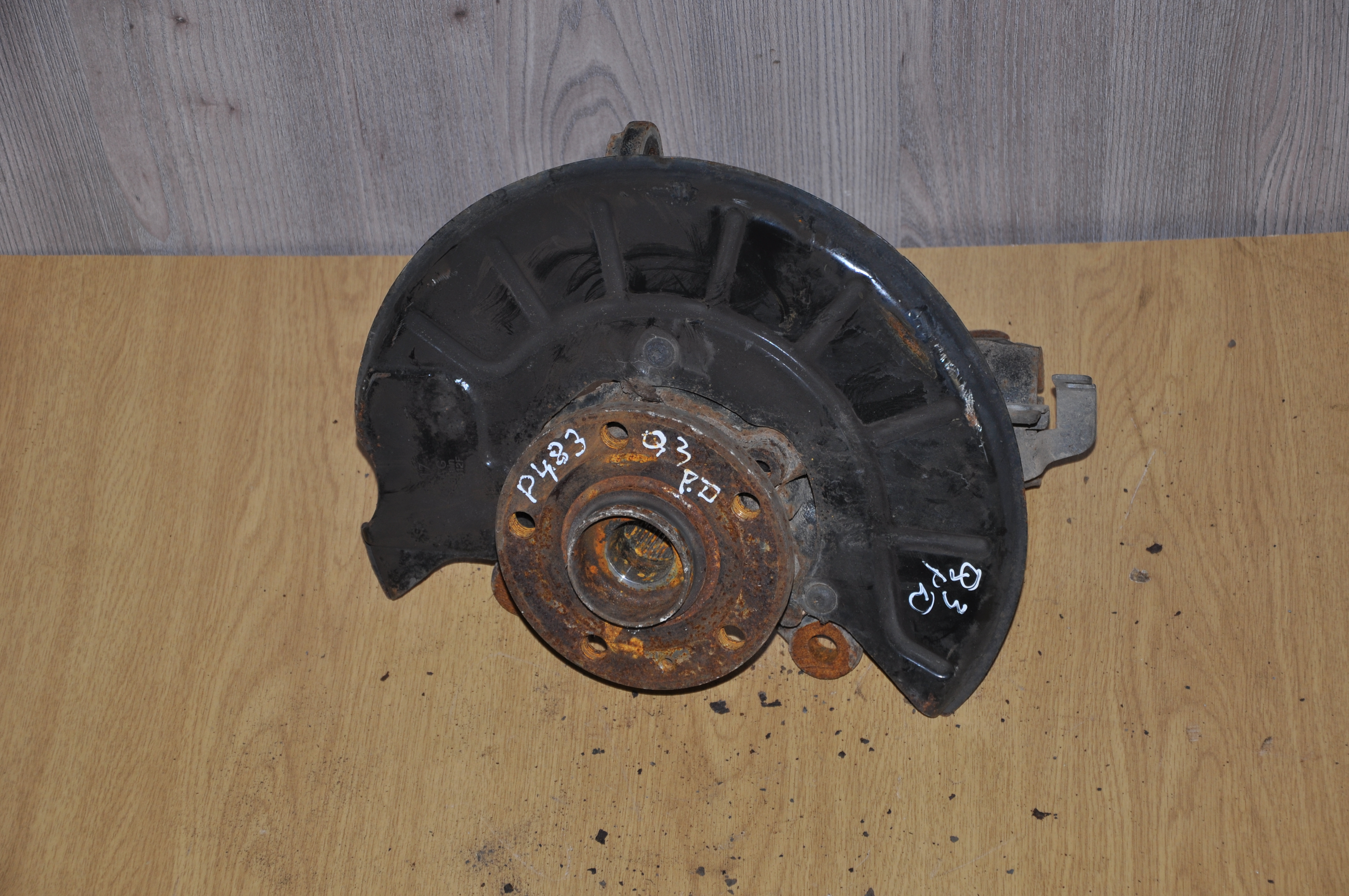 AUDI Q3 8U (2011-2020) Priekinis dešinys stebulės (stupicos) guolis 23444856