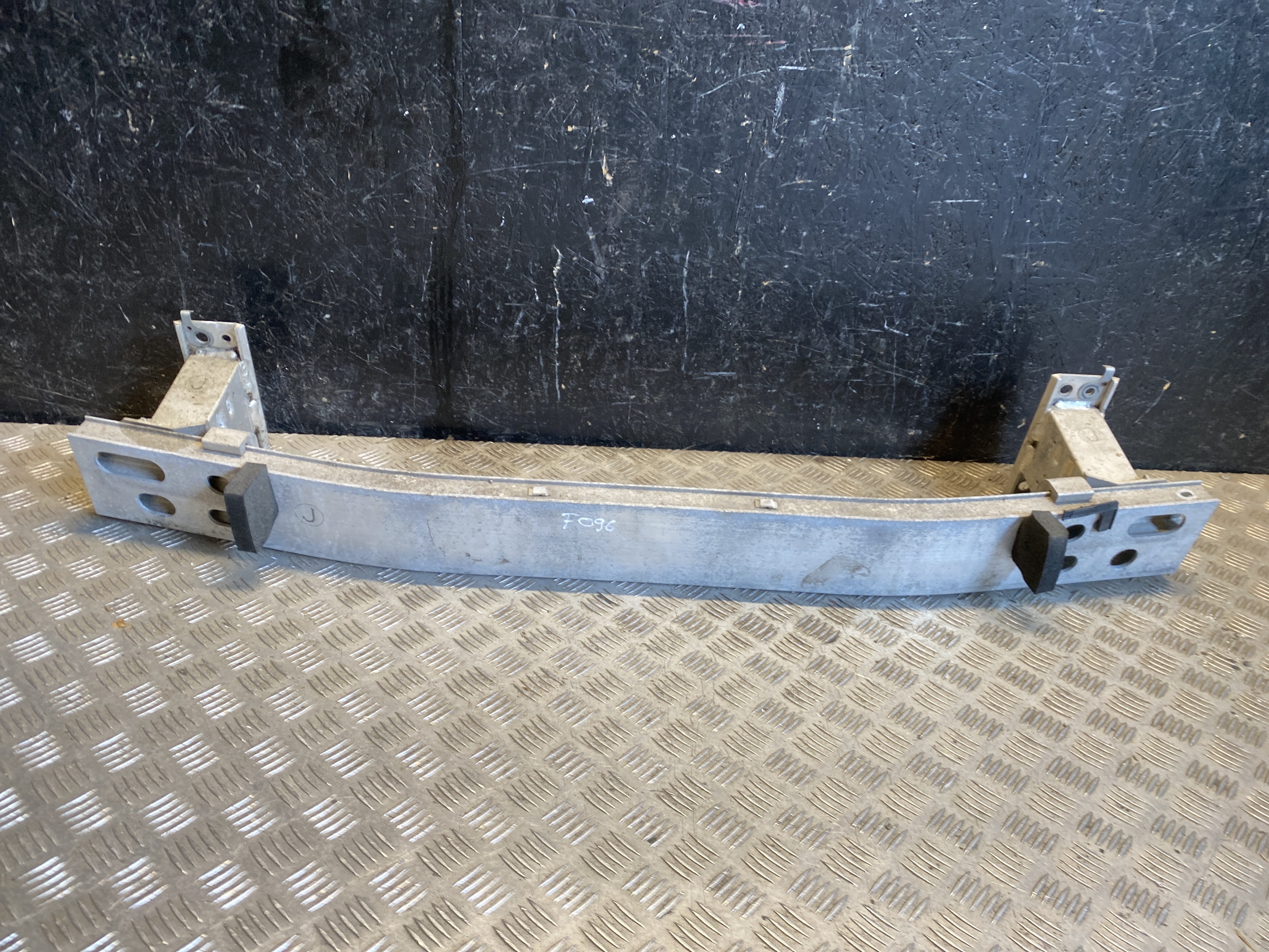 TOYOTA Prius 3 generation (XW30) (2009-2015) Priekinio bamperio (buferio) balkis 24945576