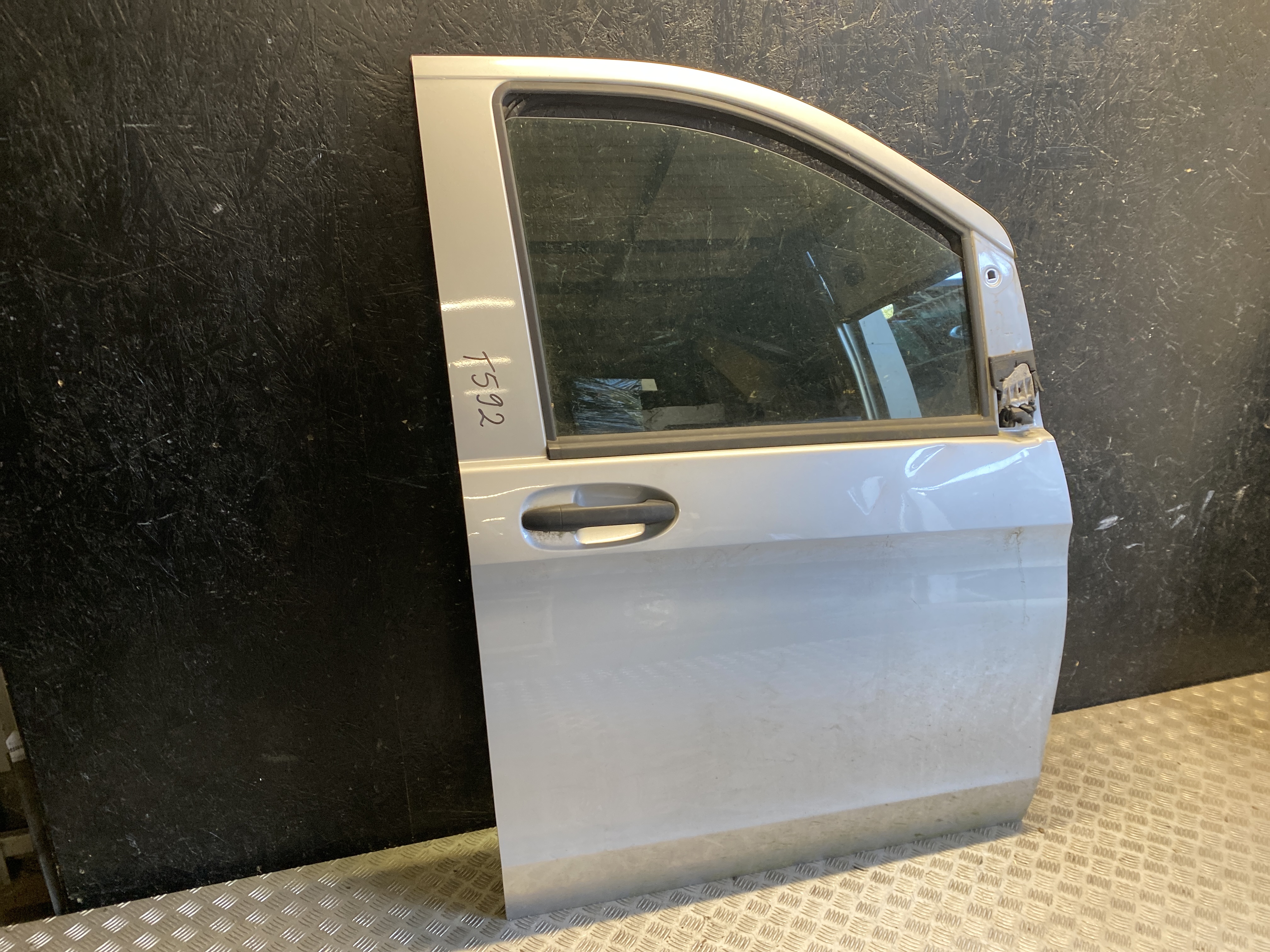 MERCEDES-BENZ Vito W447 (2014-2023) Front Right Door 24603518