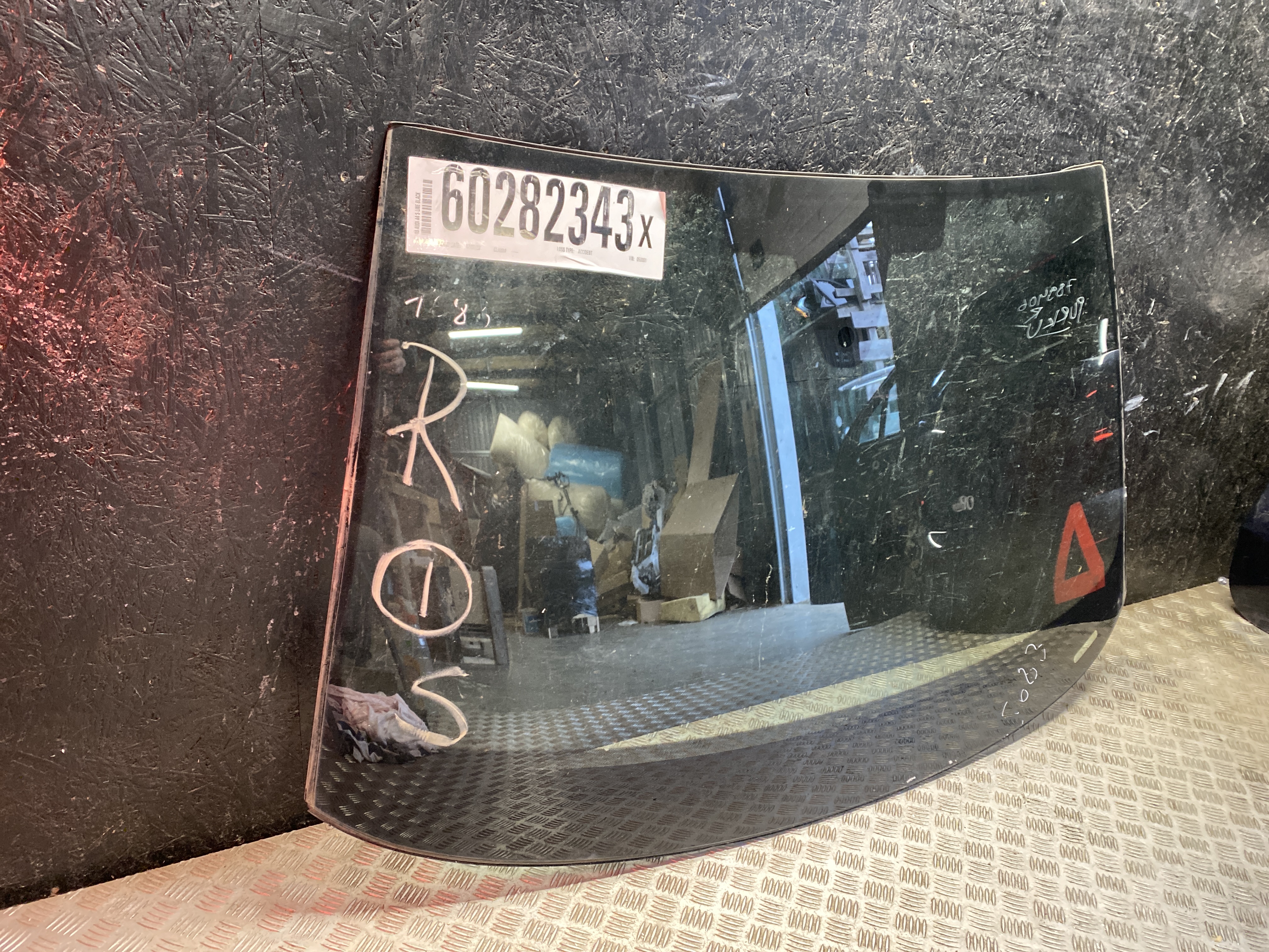 AUDI A4 B9/8W (2015-2024) Front Windshield 23536283