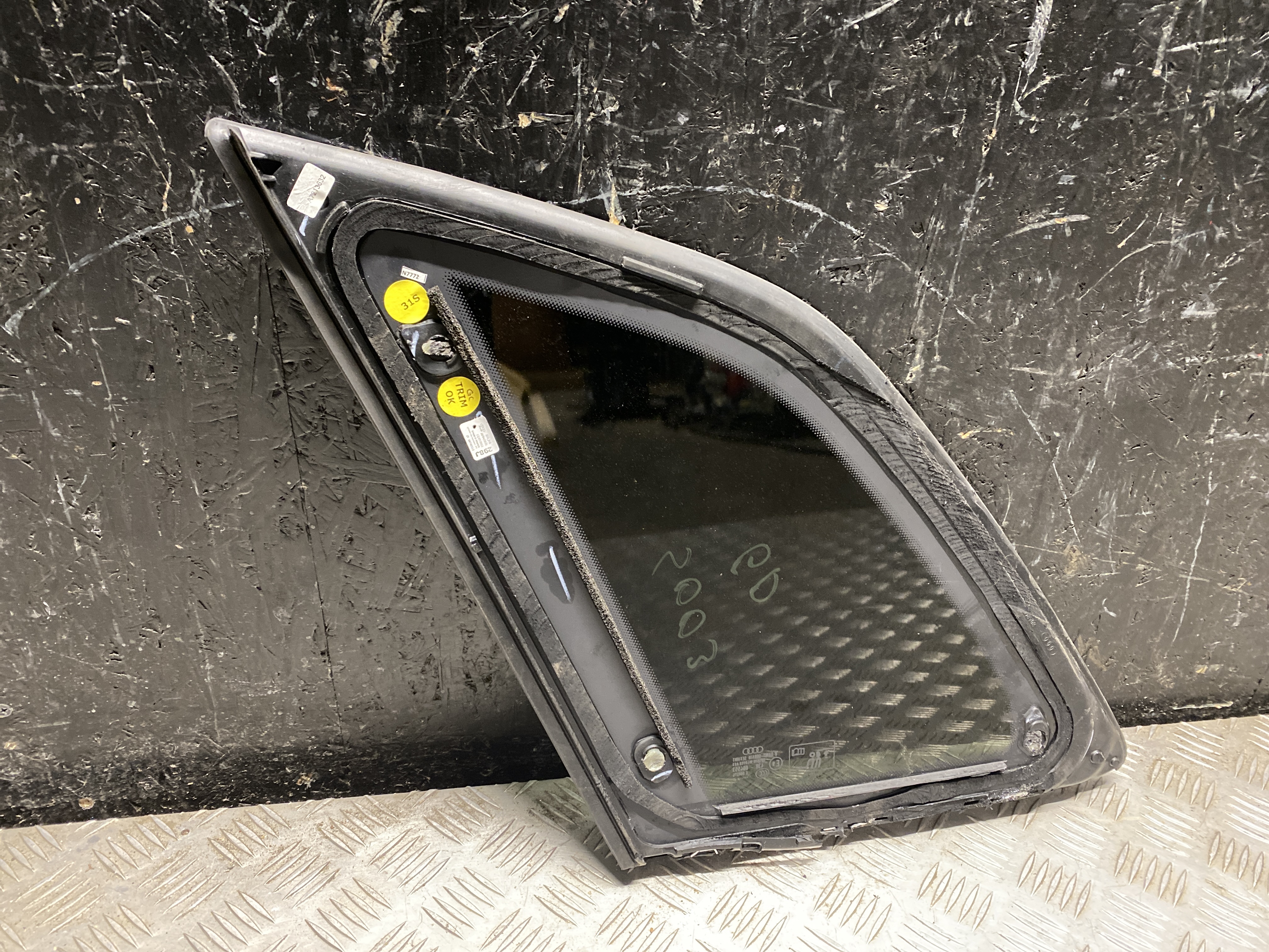 AUDI Q5 FY (2016-2024) Right side rear body window 23473100