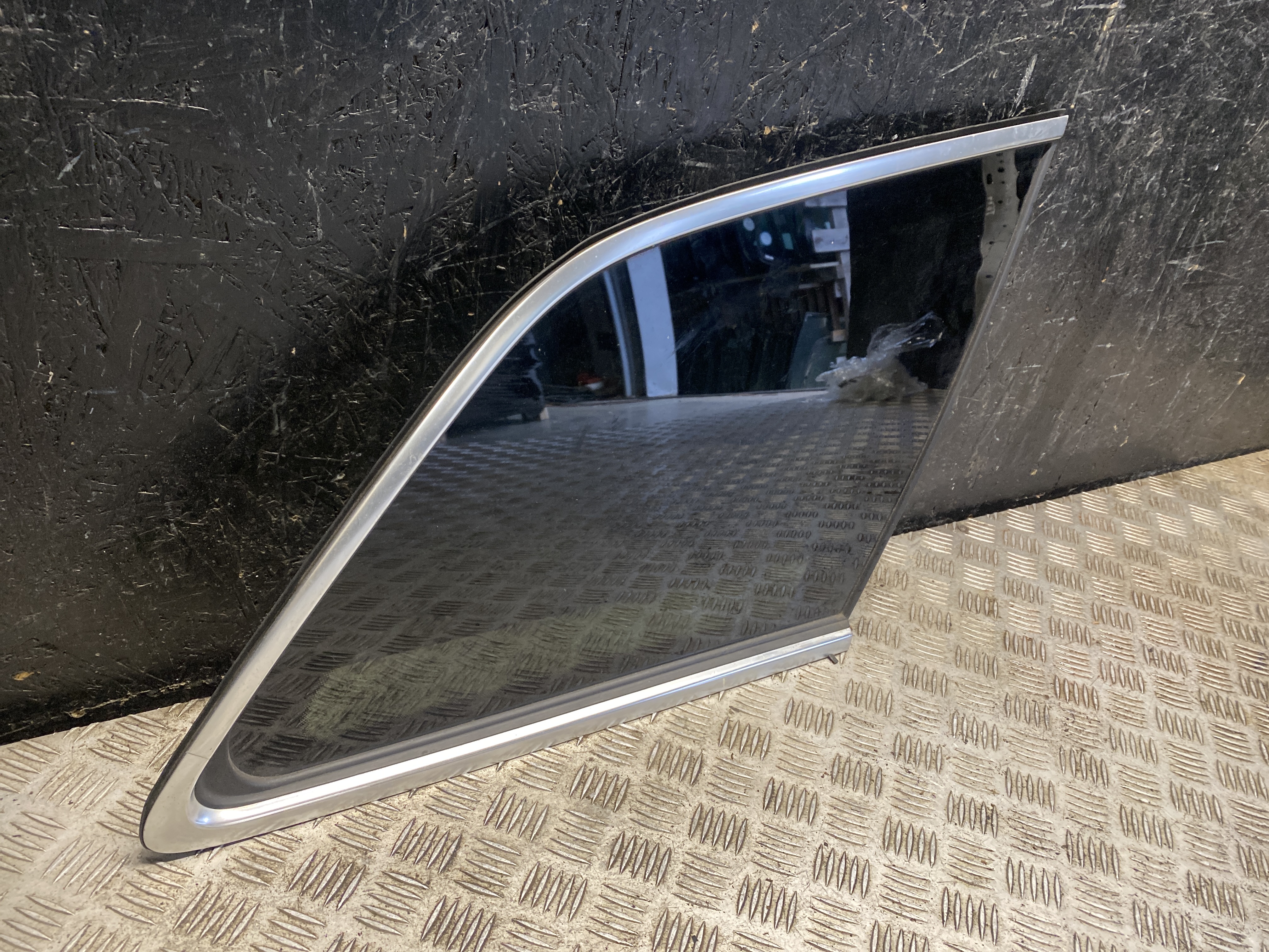AUDI Q7 4M (2015-2024) Kairys šoninių durų stiklas 4M0845298C 23489163
