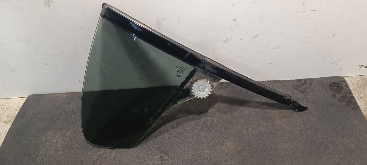 BMW 6 Series F06/F12/F13 (2010-2018) Dešinės pusės galinis šoninis kėbulo stiklas 43R001026, DOT27AS2M25100, E000184 23475049