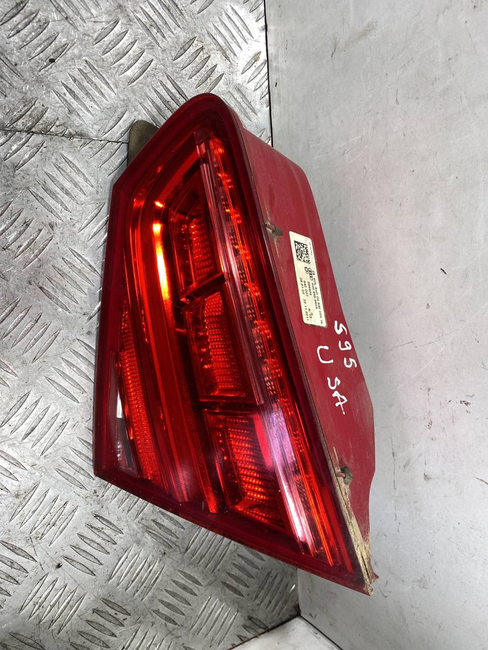 AUDI A8 D4/4H (2010-2018) Rear Right Taillight Lamp 4H0945094A 23476097