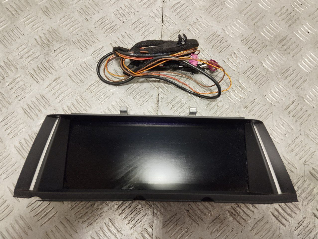 BMW 7 Series F01/F02 (2008-2015) Navigation Display 9284969, 9229925, 9229923 24517781