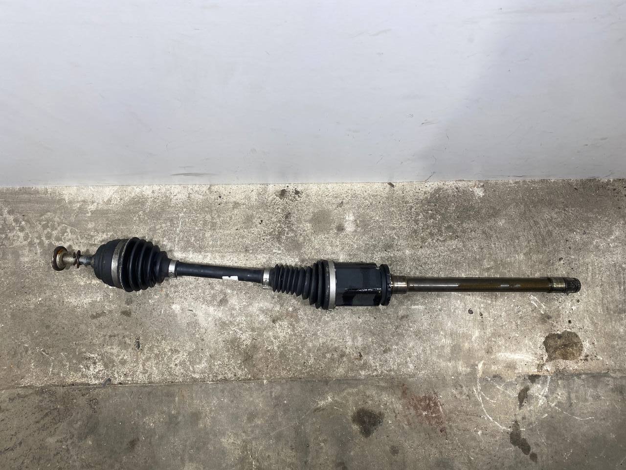 BMW 7 Series F01/F02 (2008-2015) Front Right Driveshaft 305947 23486049