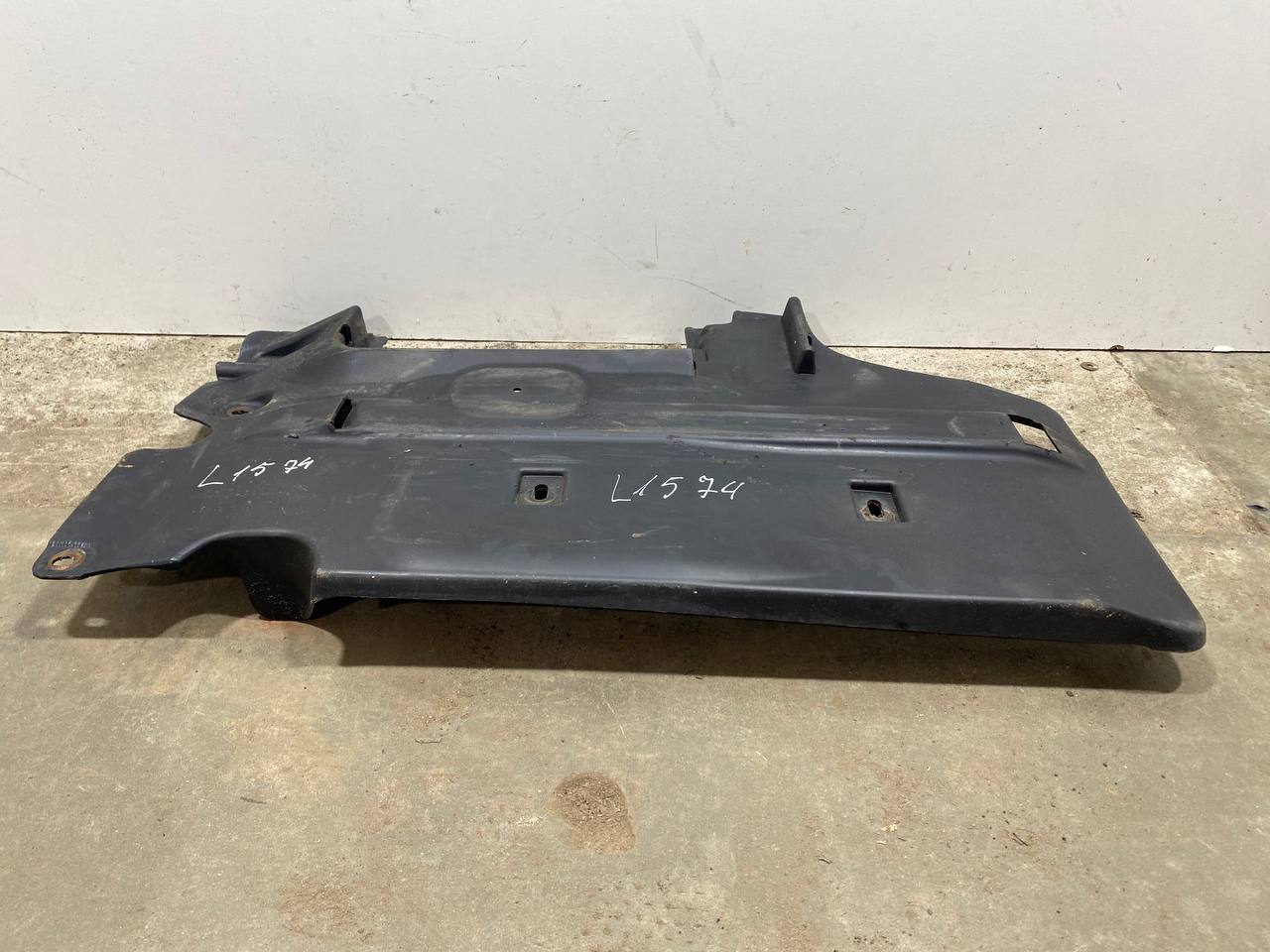 DODGE Challenger 3 generation (2008-2024) Left Side Underbody Cover 101558050, 04780809AG 23488620