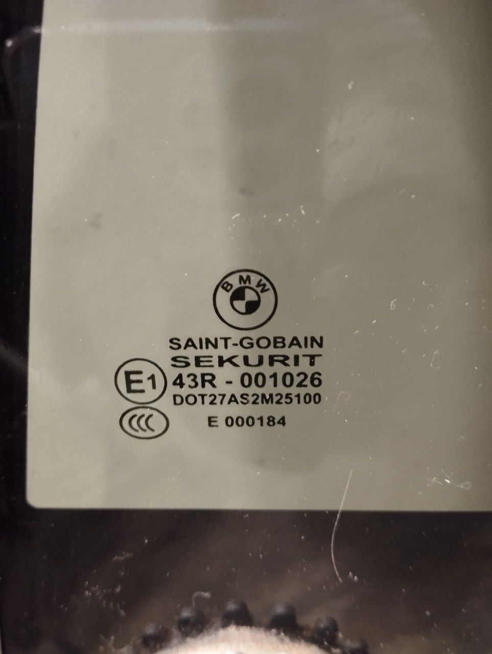 BMW 6 Series F06/F12/F13 (2010-2018) Kairės pusės galinis šoninis kėbulo stiklas 43R001026, DOT27AS2M25100 23490697