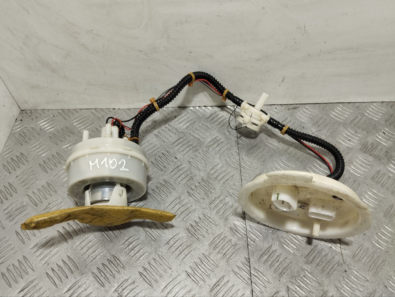 BMW X5 E70 (2006-2013) Fuel Pump 23833190