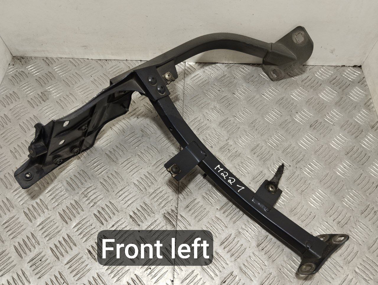 AUDI A8 D4/4H (2010-2018) Front Left Fender Holder 4H0821135F, 4H0821395, 4H0821393 23854277