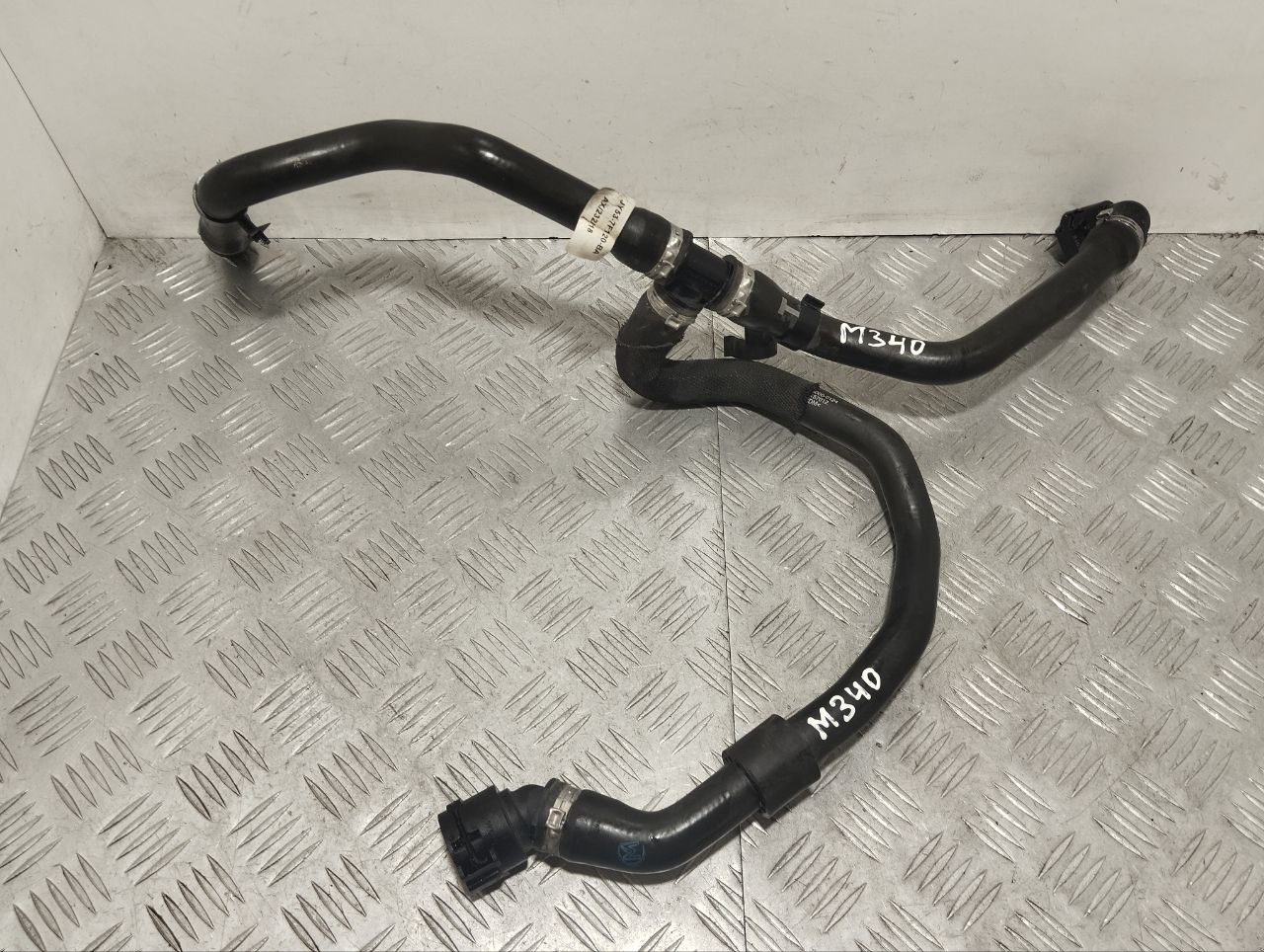 ASTON MARTIN DB11 1 generation (2016-2023) Coolant Hose Pipe JY537F120BA, JY537F120BA, 30562501 23880565