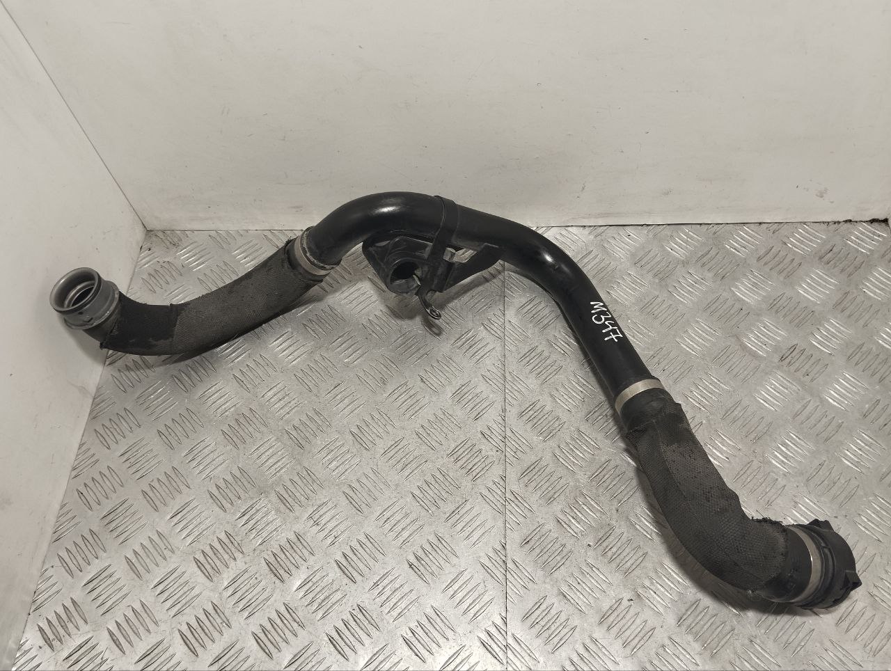 ASTON MARTIN DB11 1 generation (2016-2023) Coolant Hose Pipe 23890600