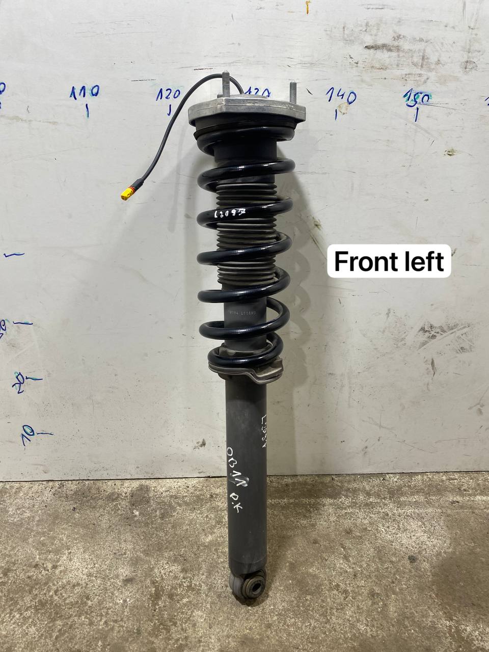 ASTON MARTIN DB11 1 generation (2016-2023) Front Left Shock Absorber JY5318B036GA, JY5318B036GA, HY5318045BA 24017971