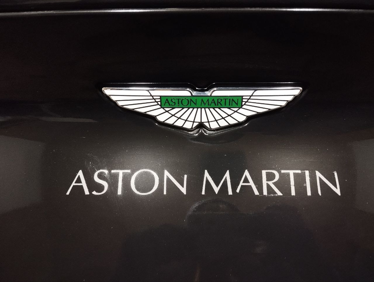 ASTON MARTIN DB11 1 generation (2016-2023) Galinis dangtis 24044631