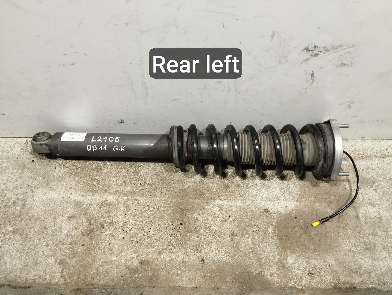 ASTON MARTIN DB11 1 generation (2016-2023) Rear Left Shock Absorber KY5318W002HA, KY5318080HA 24035668