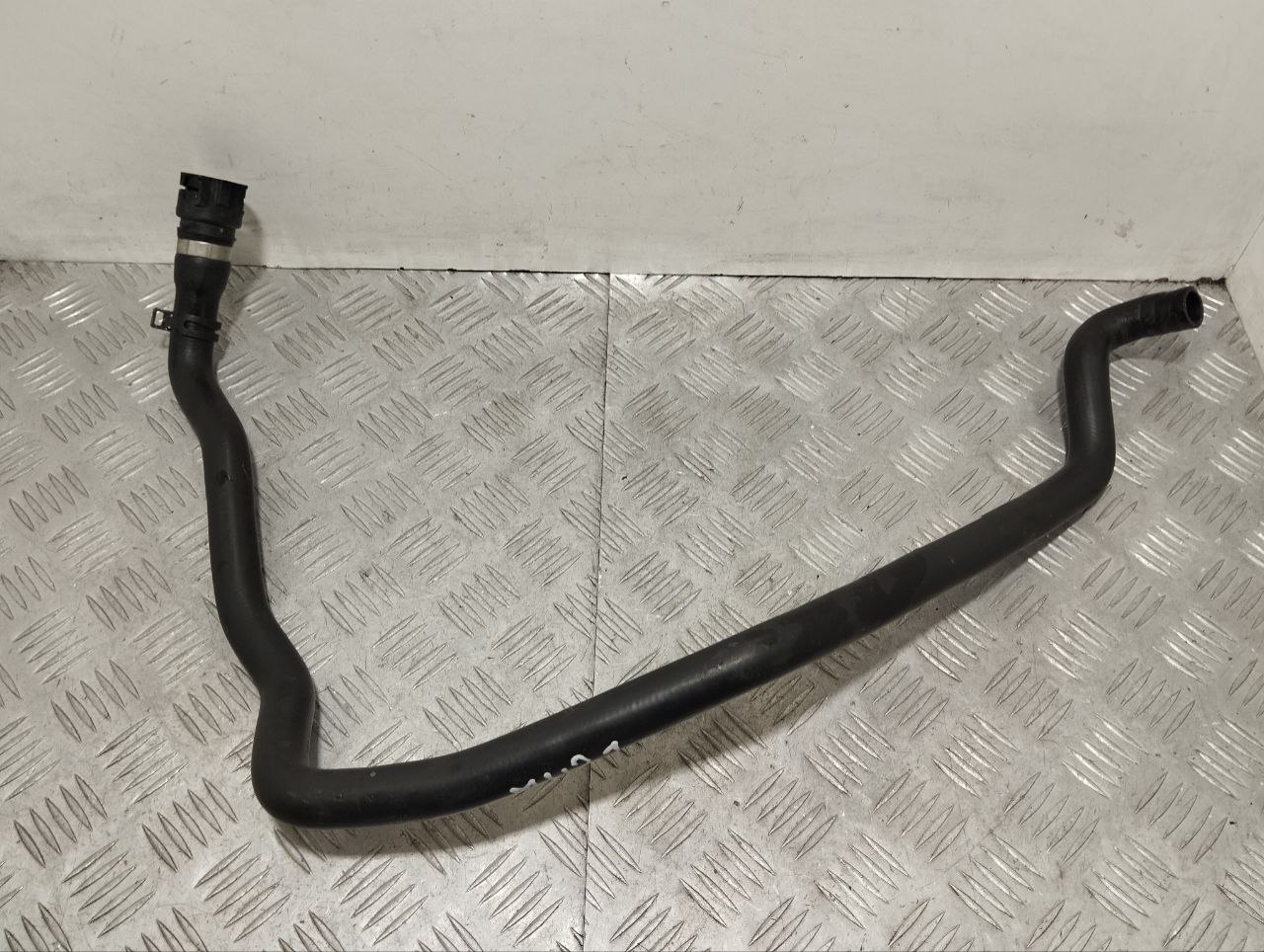 ASTON MARTIN DB11 1 generation (2016-2023) Coolant Hose Pipe JY5318D359AB, JY5318D359AB 23965065