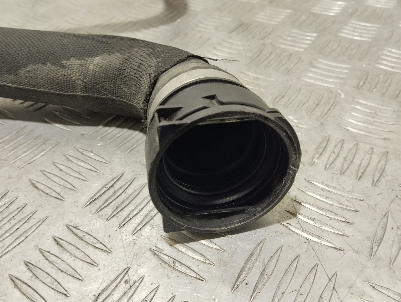 ASTON MARTIN DB11 1 generation (2016-2023) Coolant Hose Pipe JY5361J31AB, JY538C350AB 23986716