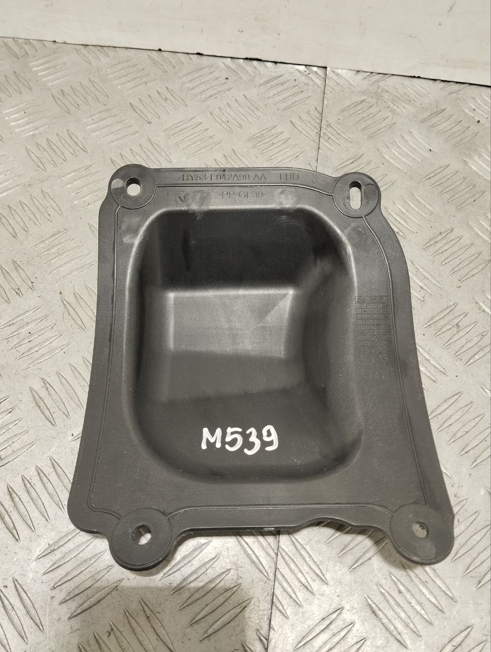 ASTON MARTIN DB11 1 generation (2016-2023) Wash tank cover HY53F042A90AA, HY53F042A90AA 23991130