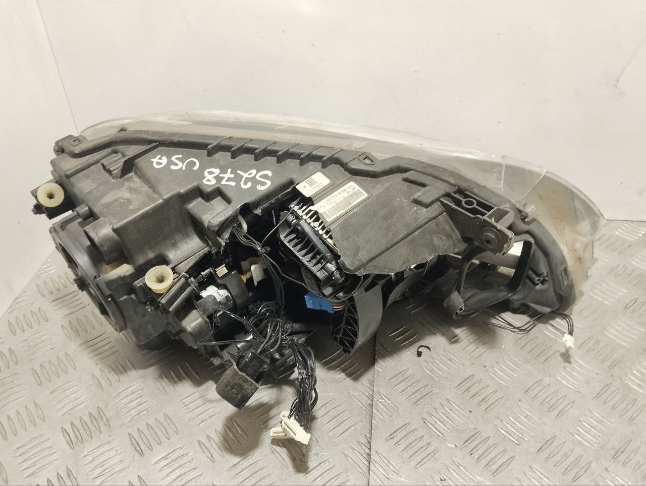 BMW 6 Series F06/F12/F13 (2010-2018) Priekinis kairys žibintas 7118100000 24414315