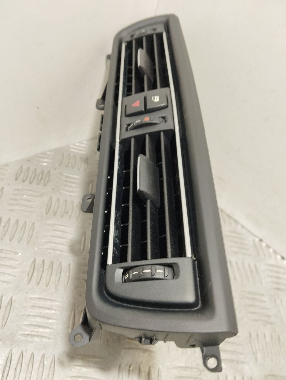 BMW 6 Series F06/F12/F13 (2010-2018) Center console air vents 49197486, 4919748609, 16828110 24315539