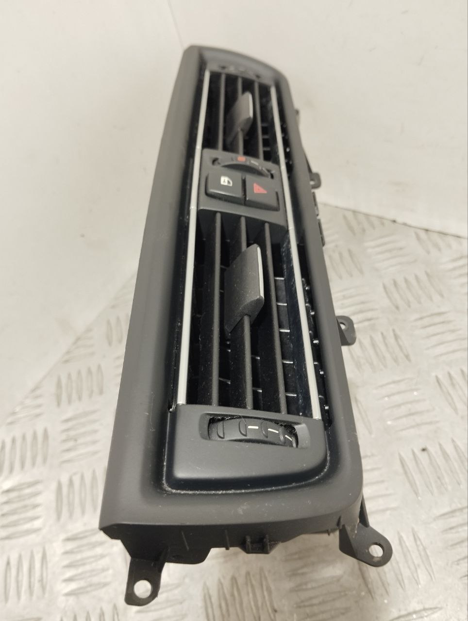 BMW 6 Series F06/F12/F13 (2010-2018) Center console air vents 49197486, 4919748609, 16828110 24315539