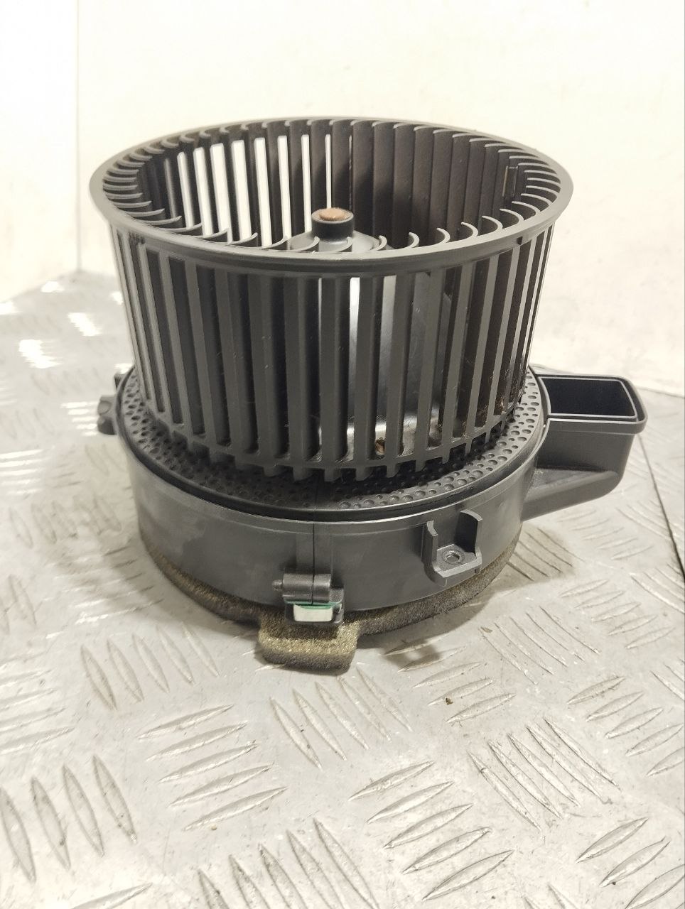 BMW 7 Series G11/G12 (2015-2023) Radiator fan 0130309508, F011500112, 658Q00119949 24400187