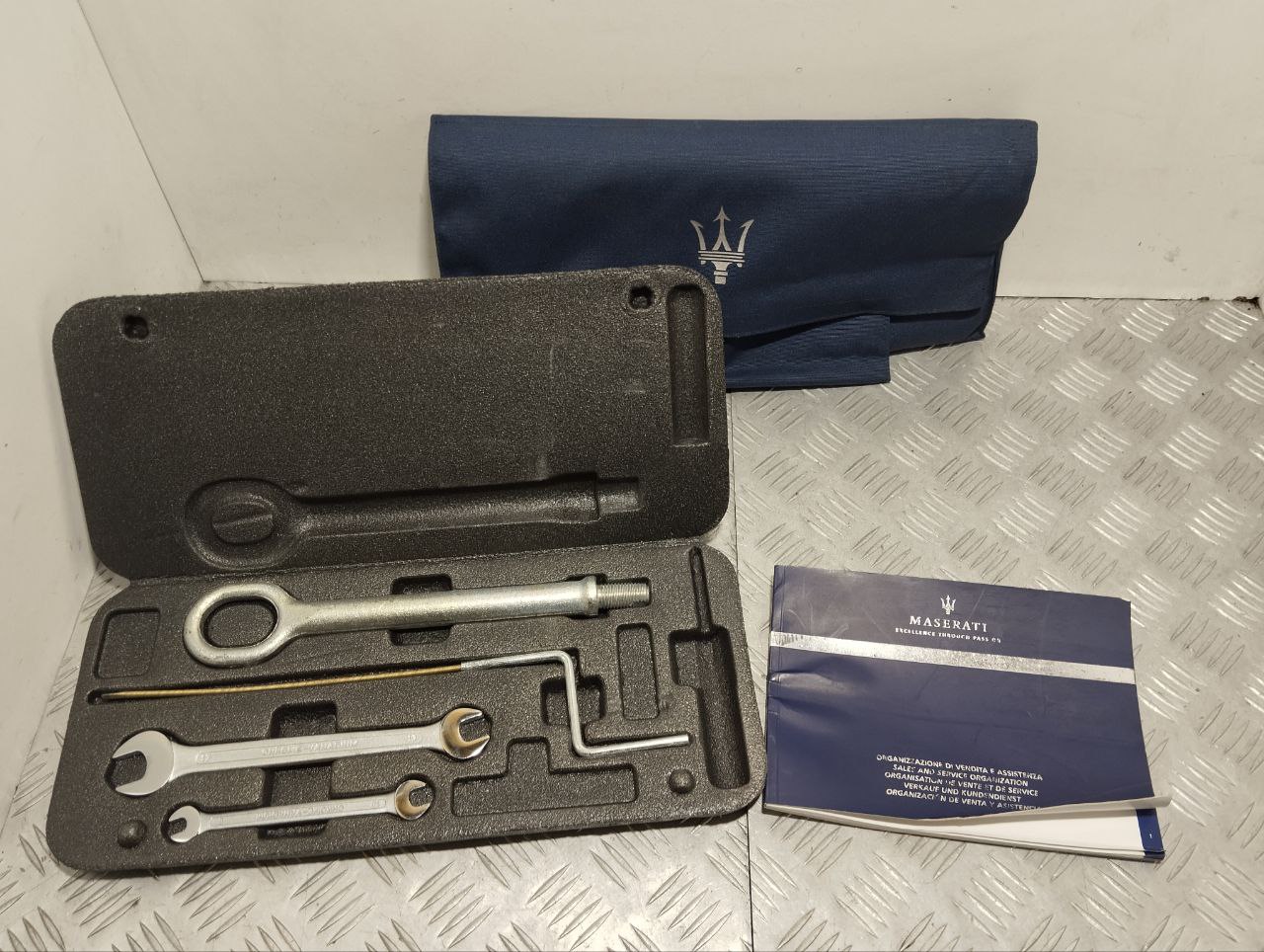 MASERATI GranTurismo 1 generation (2007-2020) Tool set 24517709